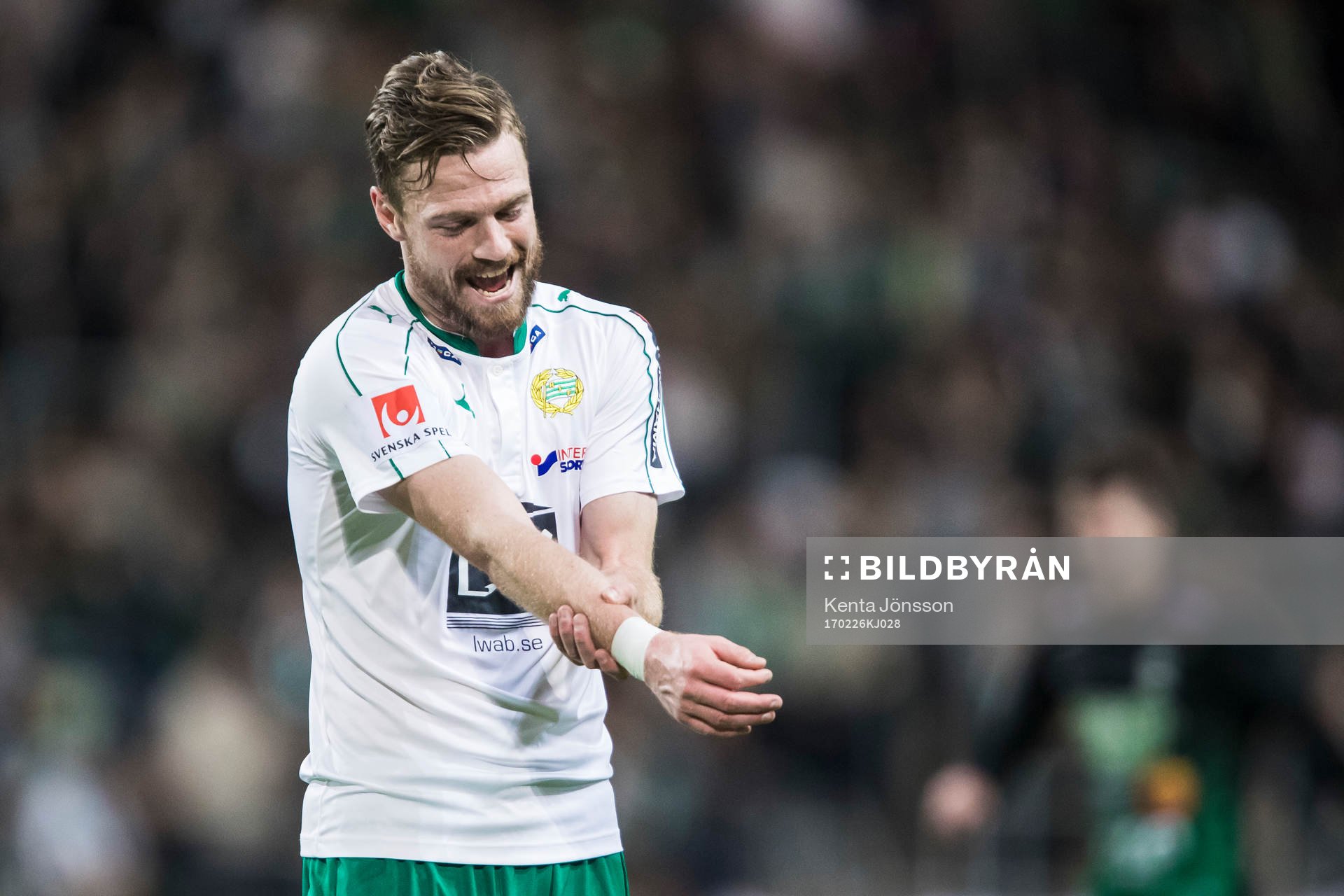 Hammarbys Arnór Smárason drar i sin egen arm