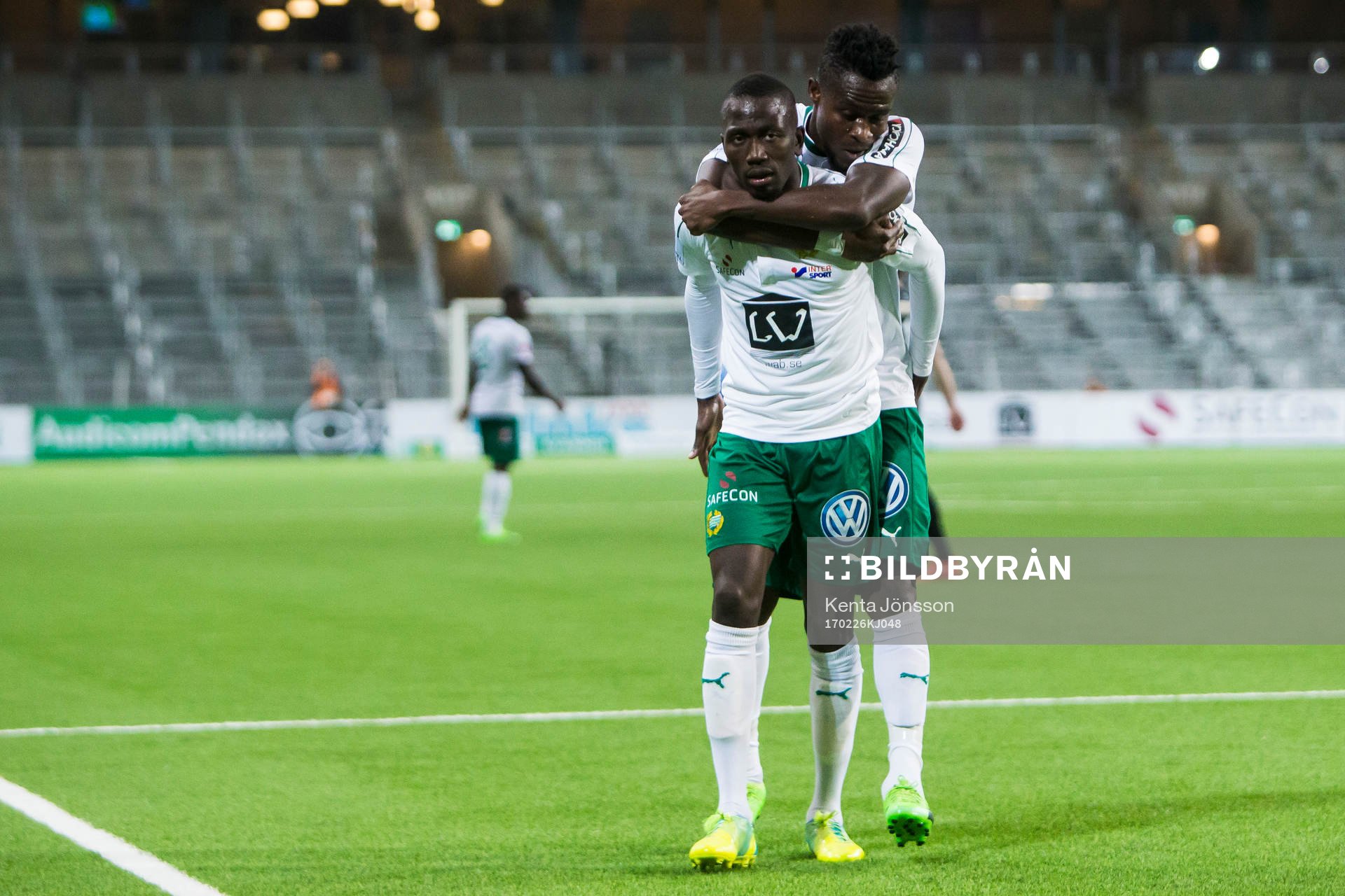 Hammarbys Pa Amat Dibba jublar med Gershon Koffie