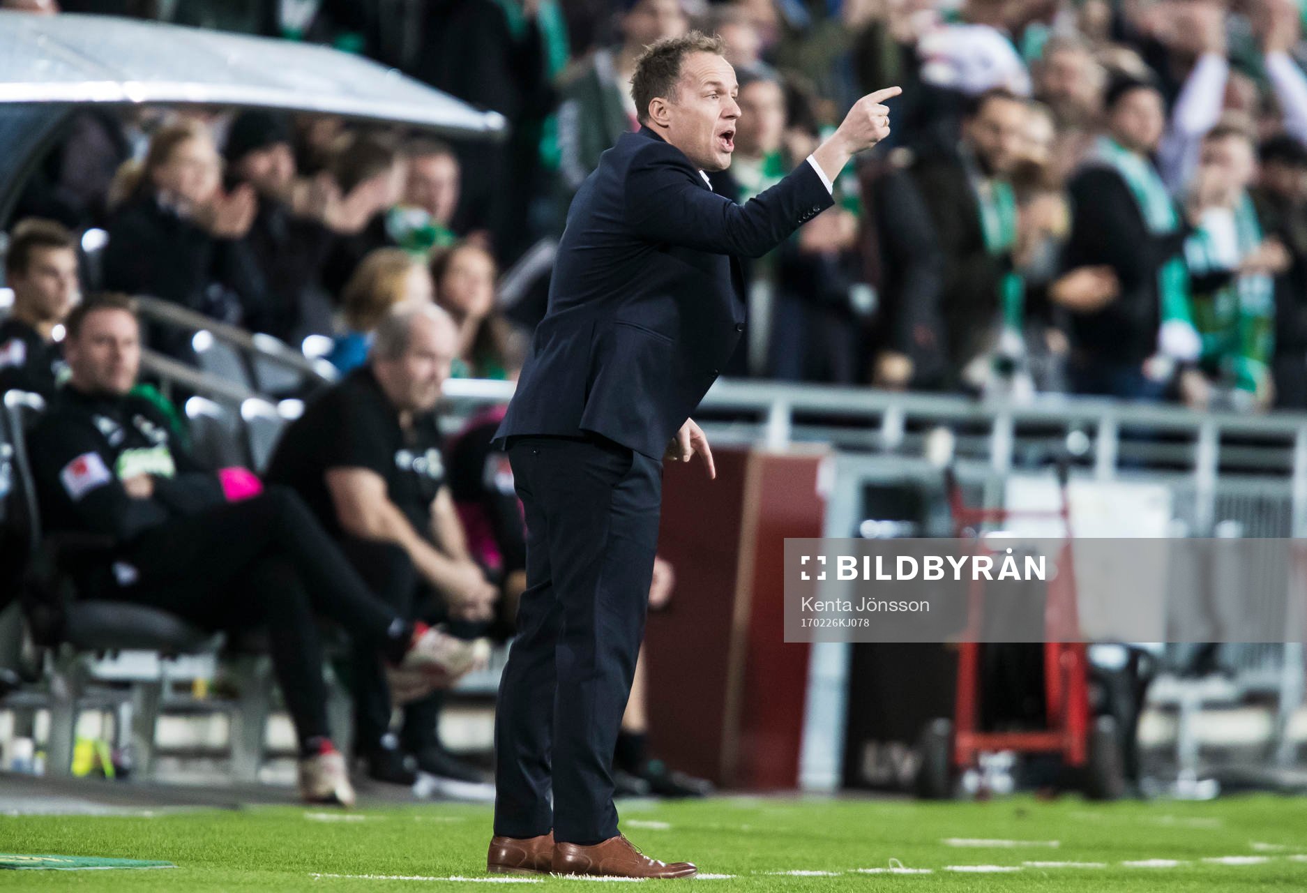 Hammarbys tränare Jakob Michelsen gestikulerar