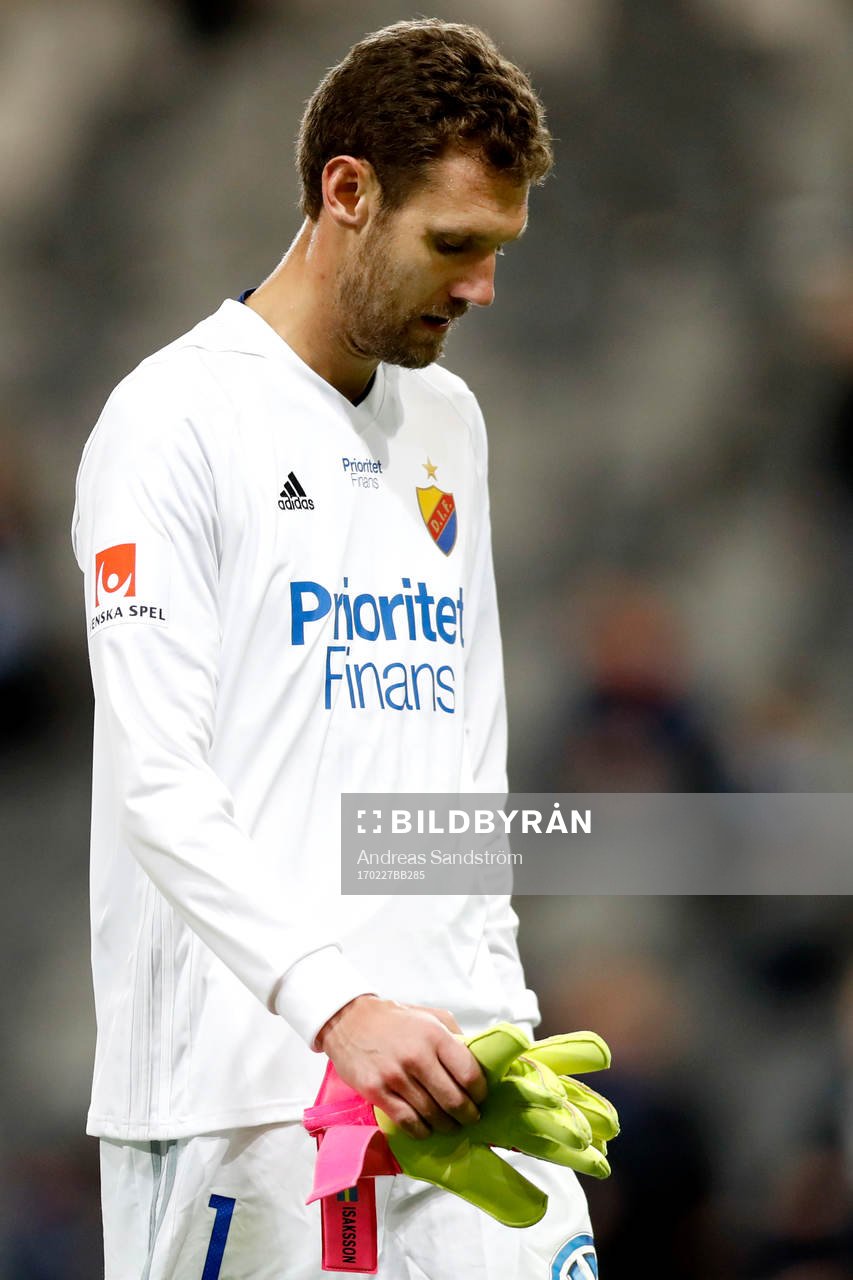 Djurgårdens målvakt Andreas Isaksson deppar