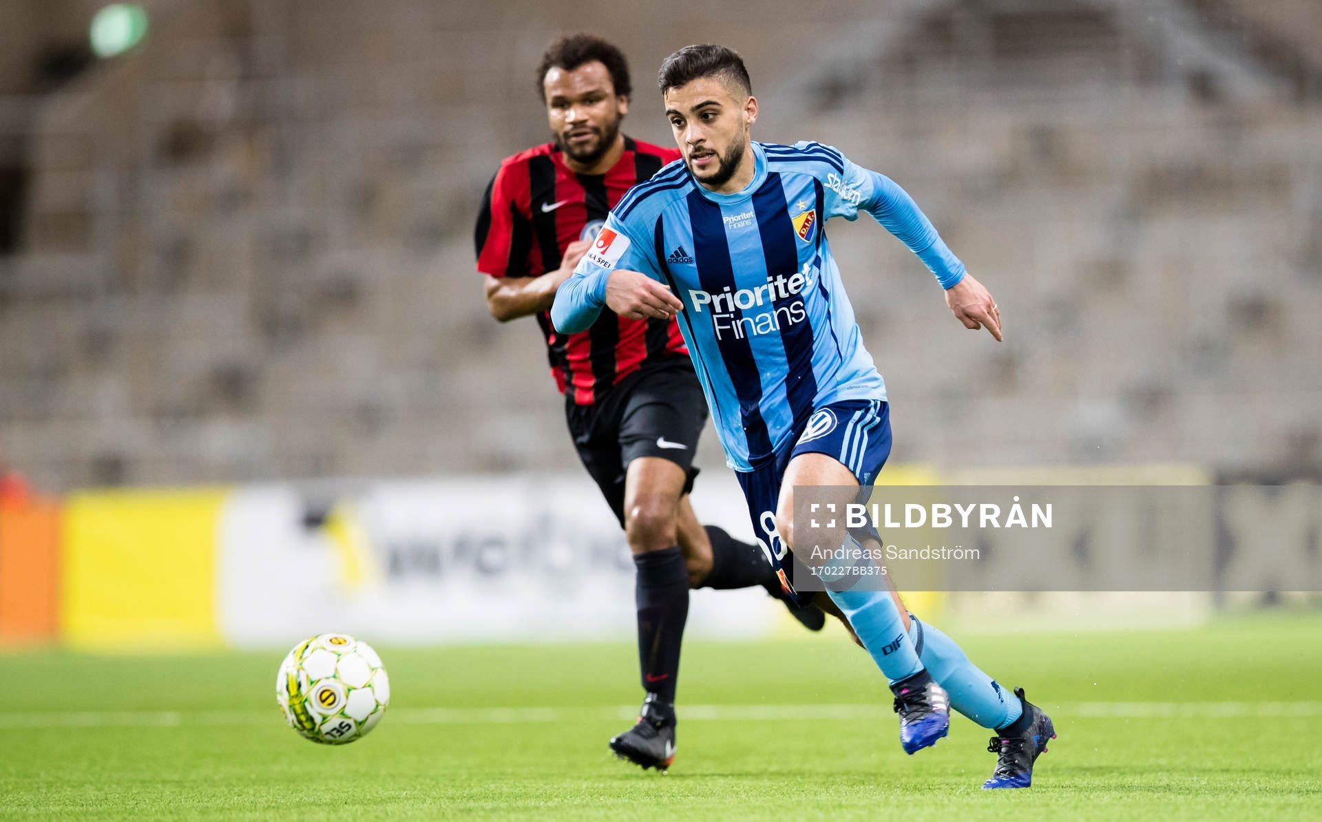 Djurgårdens Othman El Kabir jagas av Brommapojkarnas