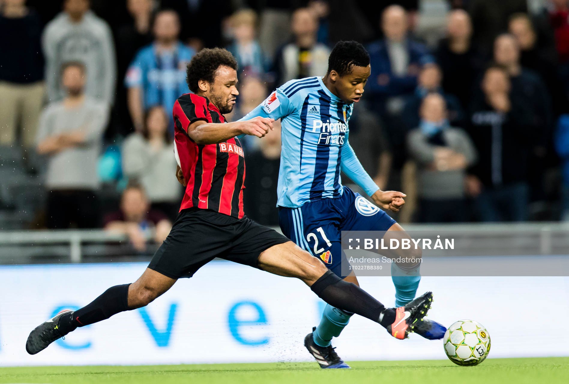Brommapojkarnas Serge-Junior Martinsson Ngouali i kamp om bollen med Djurgårdens Mihlali Mabhuti Mayambela under fotbollsmatchen i Svenska Cupen mellan Brommapojkarna och Djurgården den 27 Februari 2017 i Stockholm.