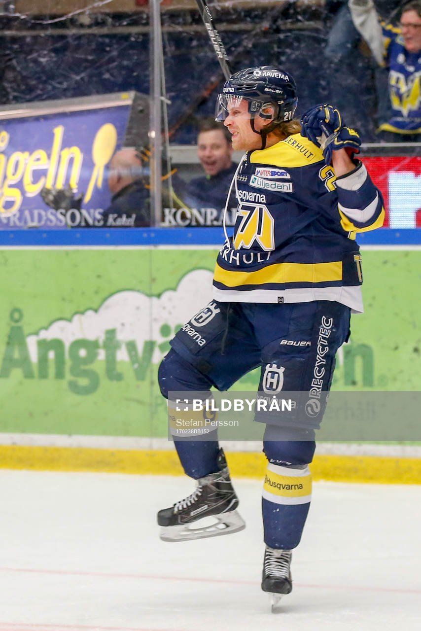 s Mattias Tedenby jublar
