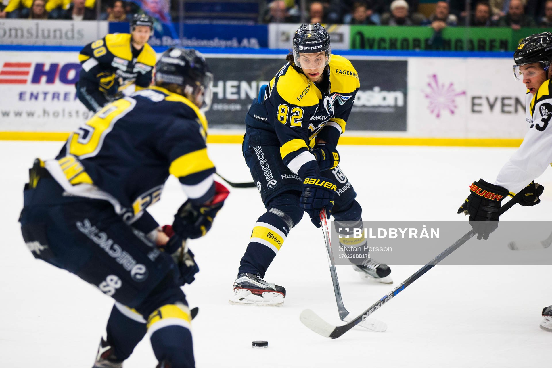 s Kevin Stenlund med pucken