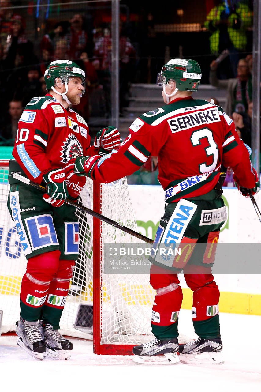 Frölundas Sean Bergenheim och Carl Grundström jublar
