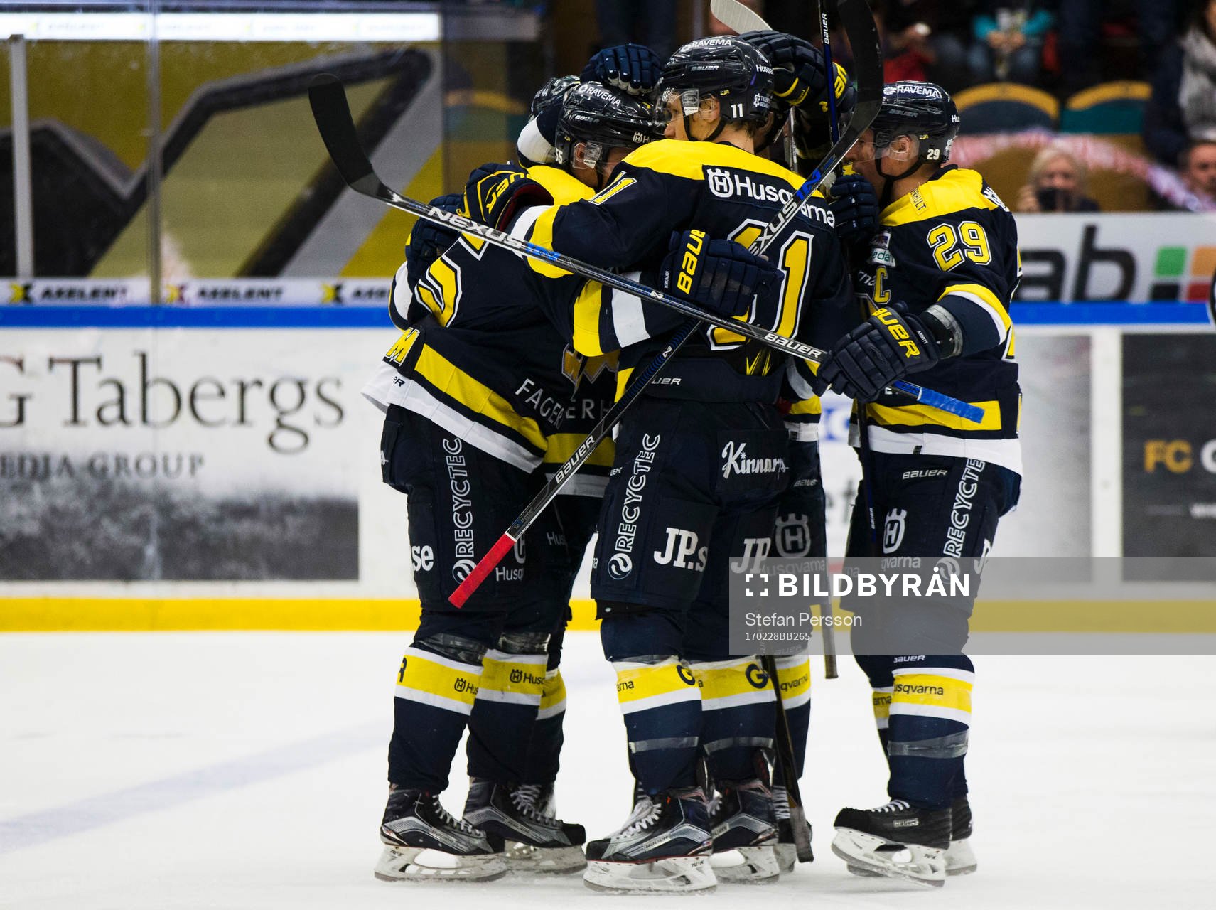 s Andreas Borgman, Simon Önerud och Chris Abbott jublar