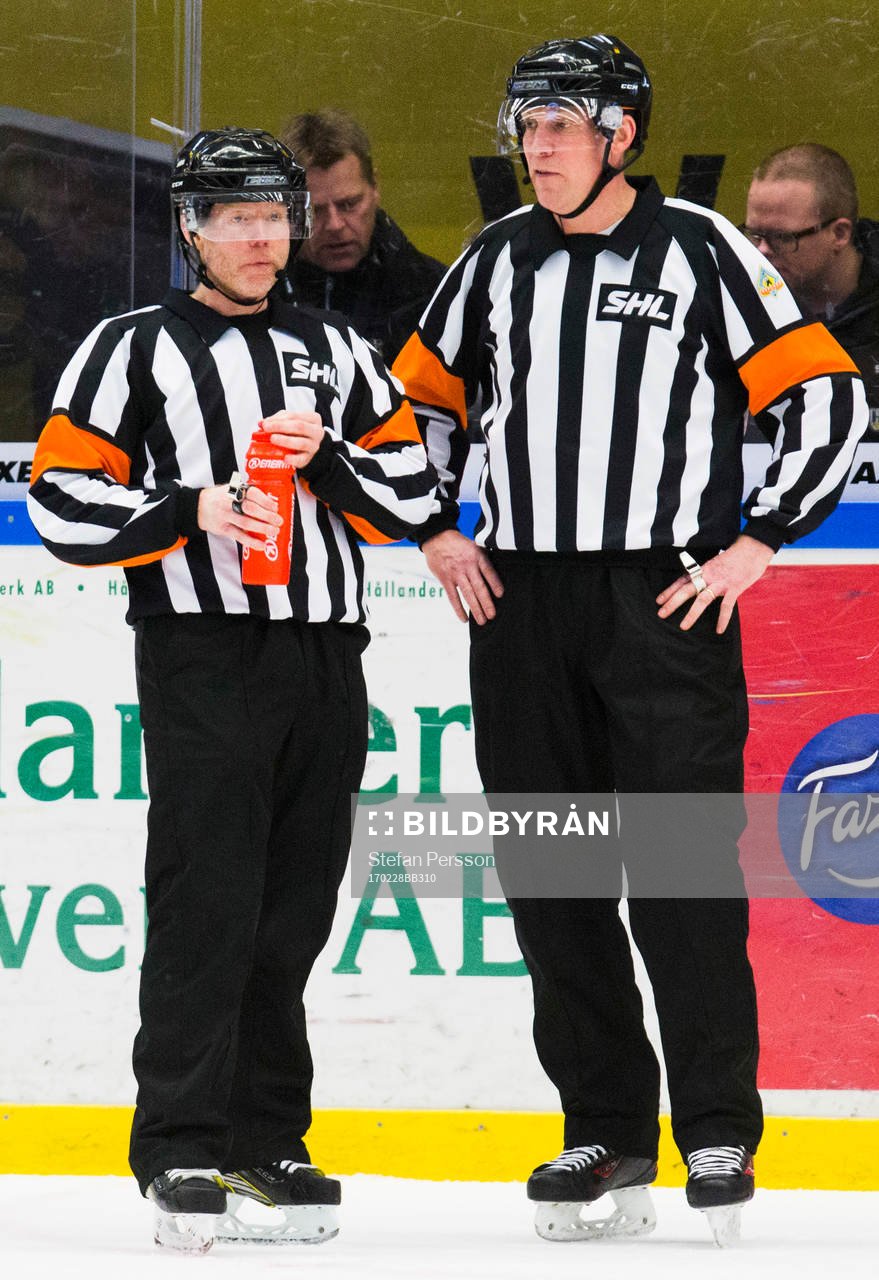 Domarna Pehr Claesson och Morgan Johansson
