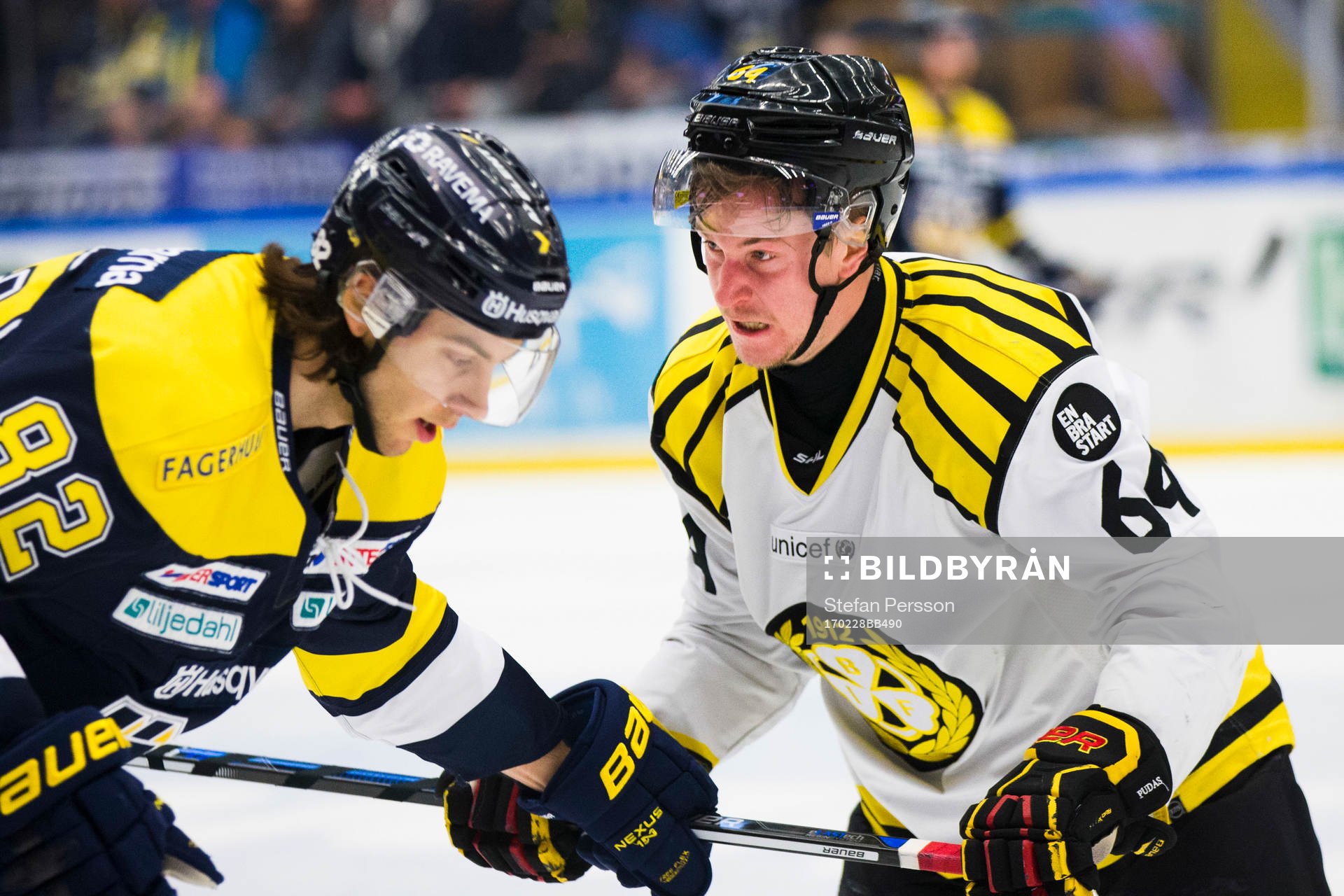 s Kevin Stenlund gruffar med Brynäs Jonathan Pudas