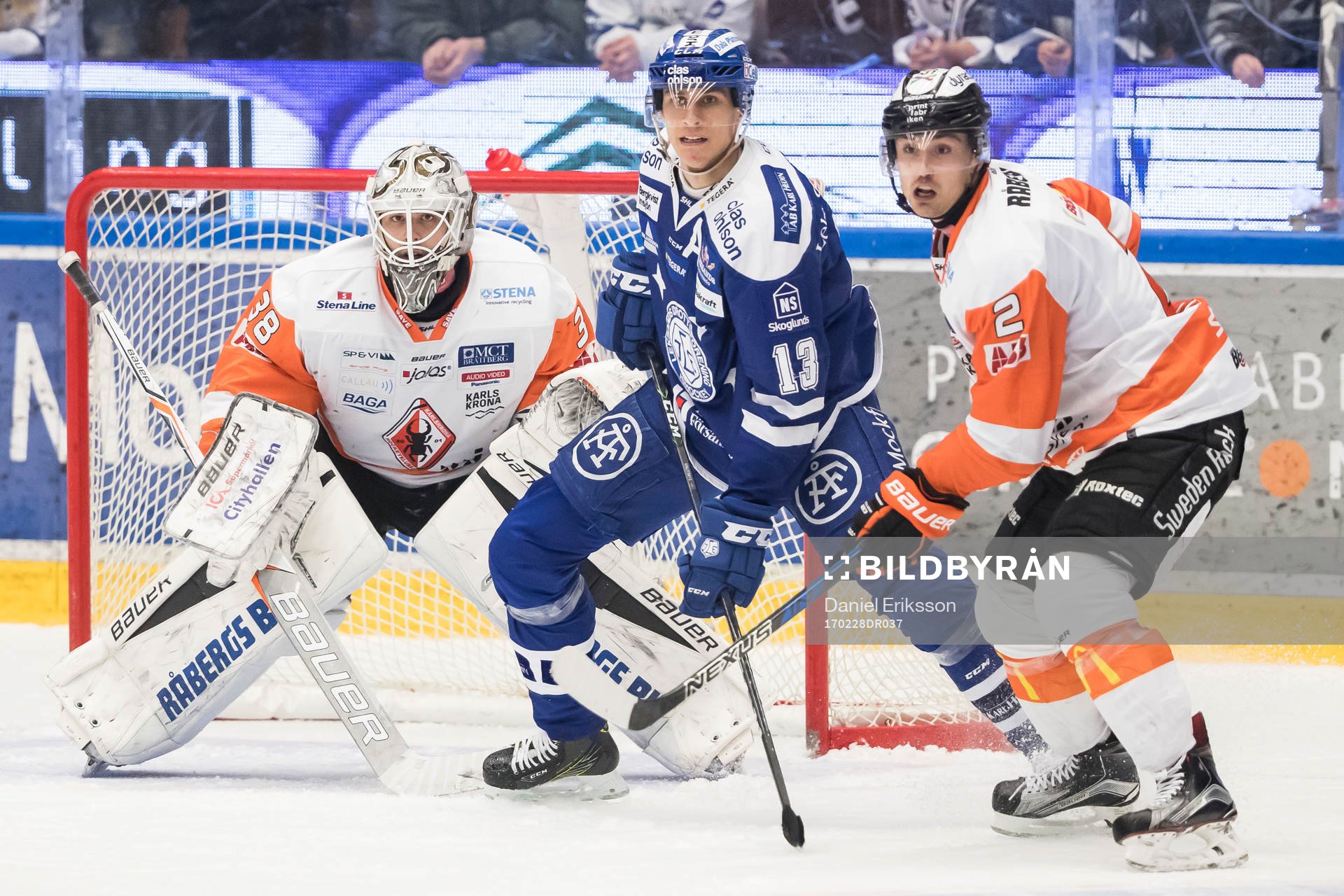 Leksands Jon Knuts och Karlskronas Robin Gartner framför
