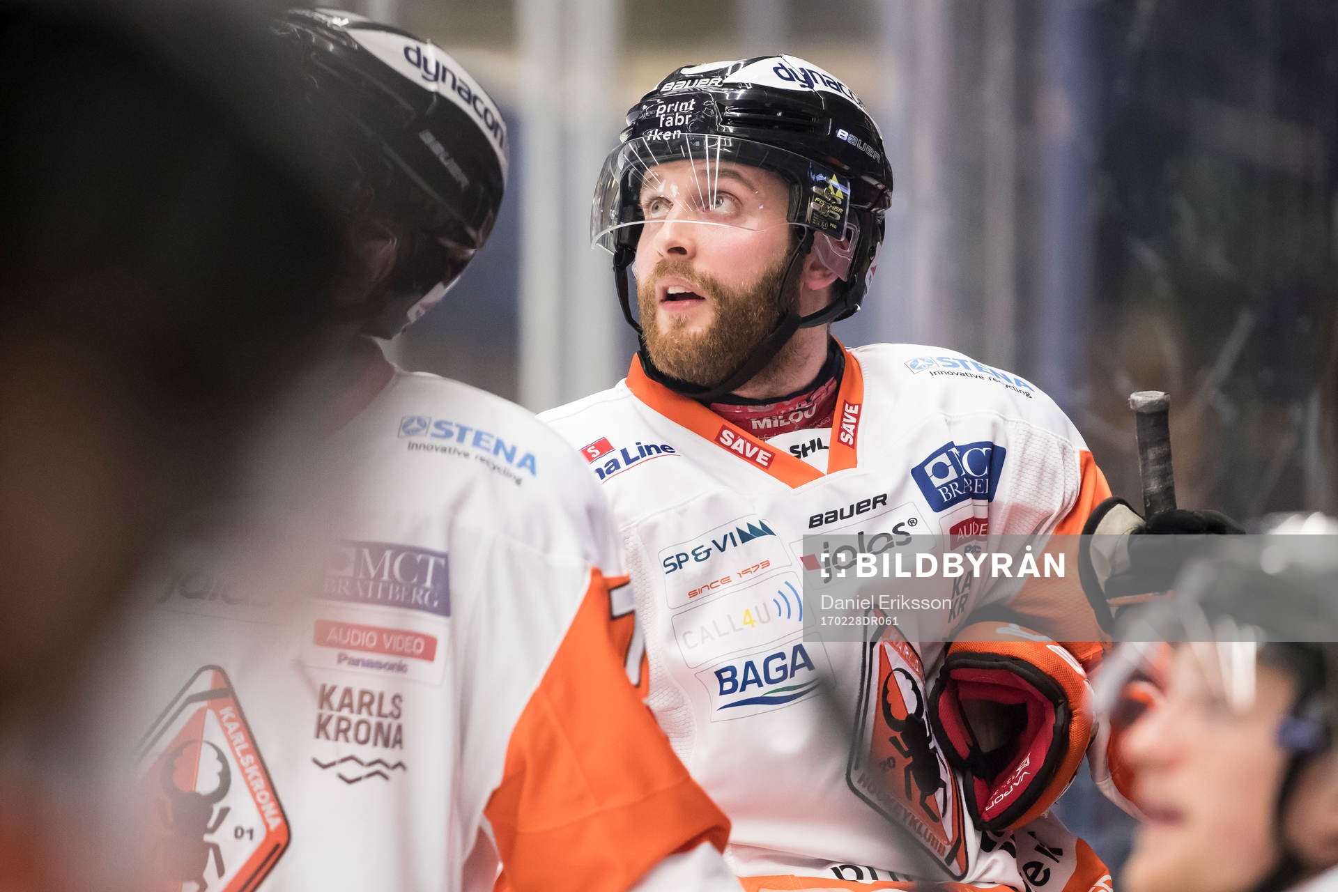 Karlskronas Mattias Guter i ishockeymatchen i SHL mellan