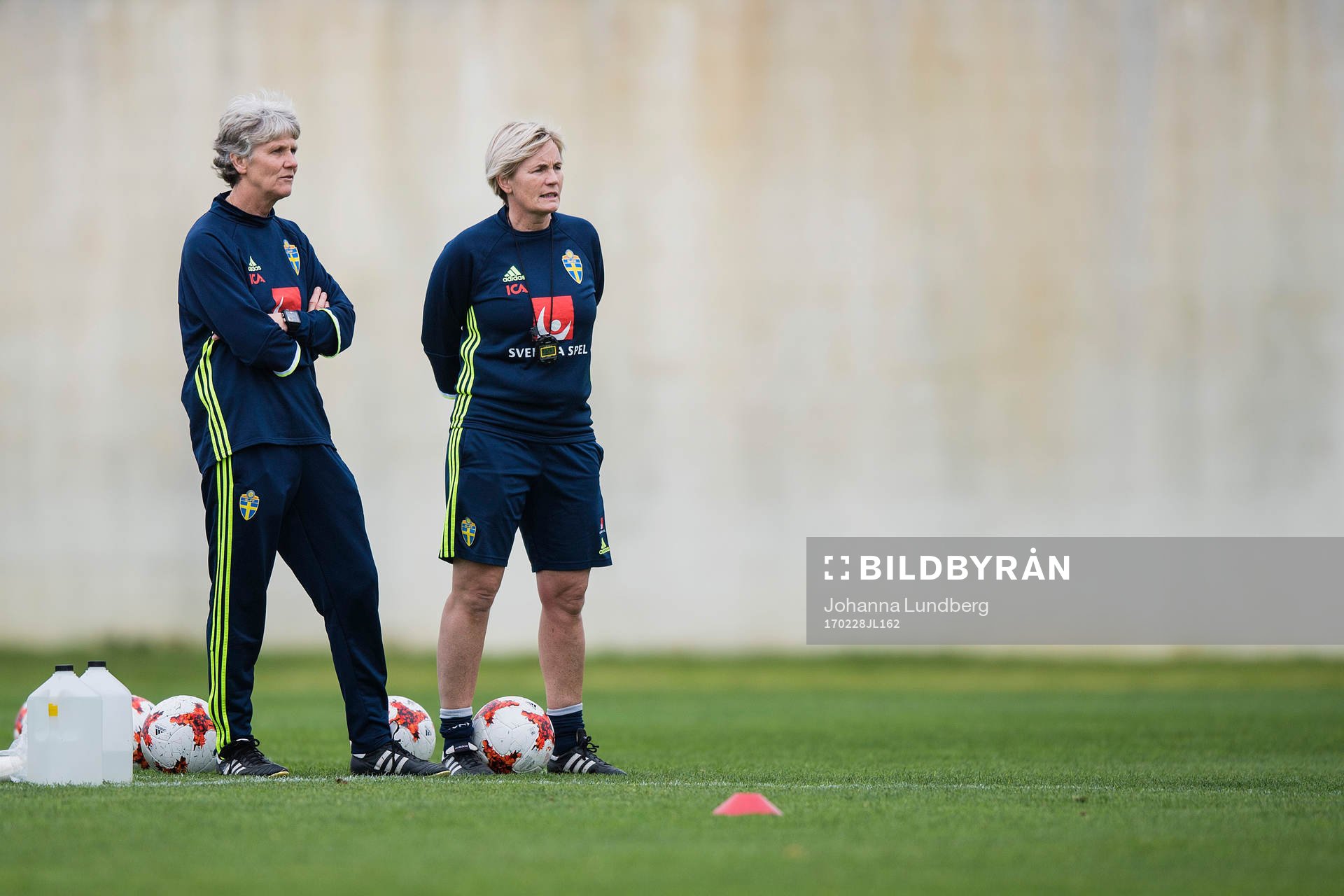 Sveriges förbundskapten Pia Sundhage och assisterande
