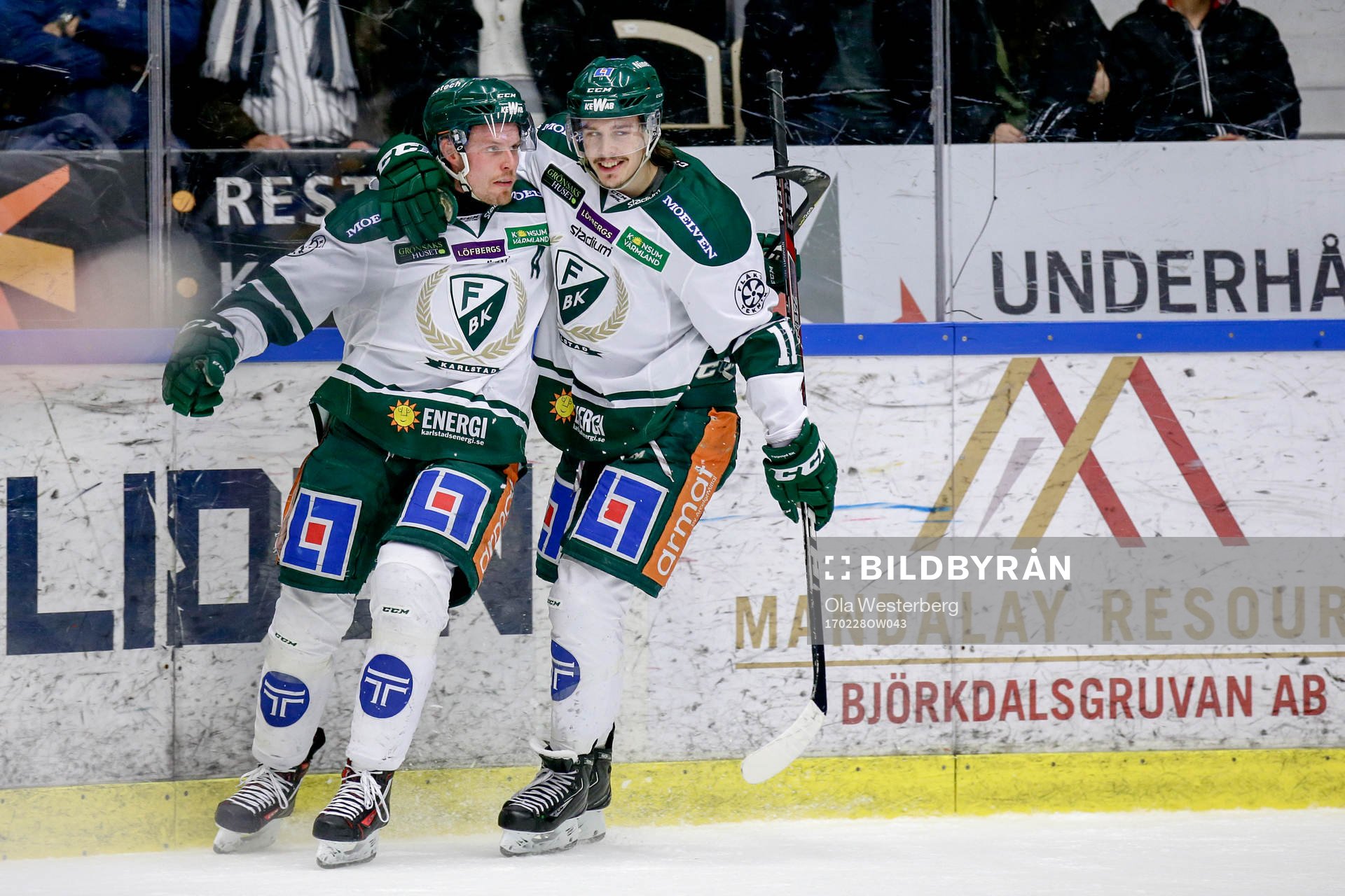 Färjestads Alexander Johansson och Joakim Nygård jublar