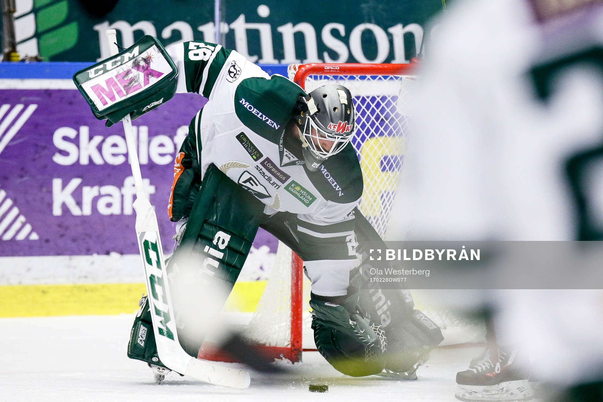 Färjestads målvakt Stefan Steen jublar