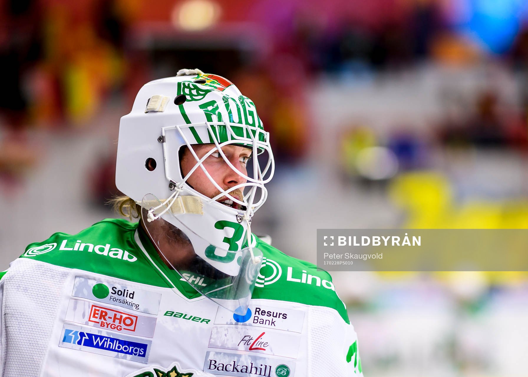Rögles målvakt Anders Lindbäck på uppvärmningen