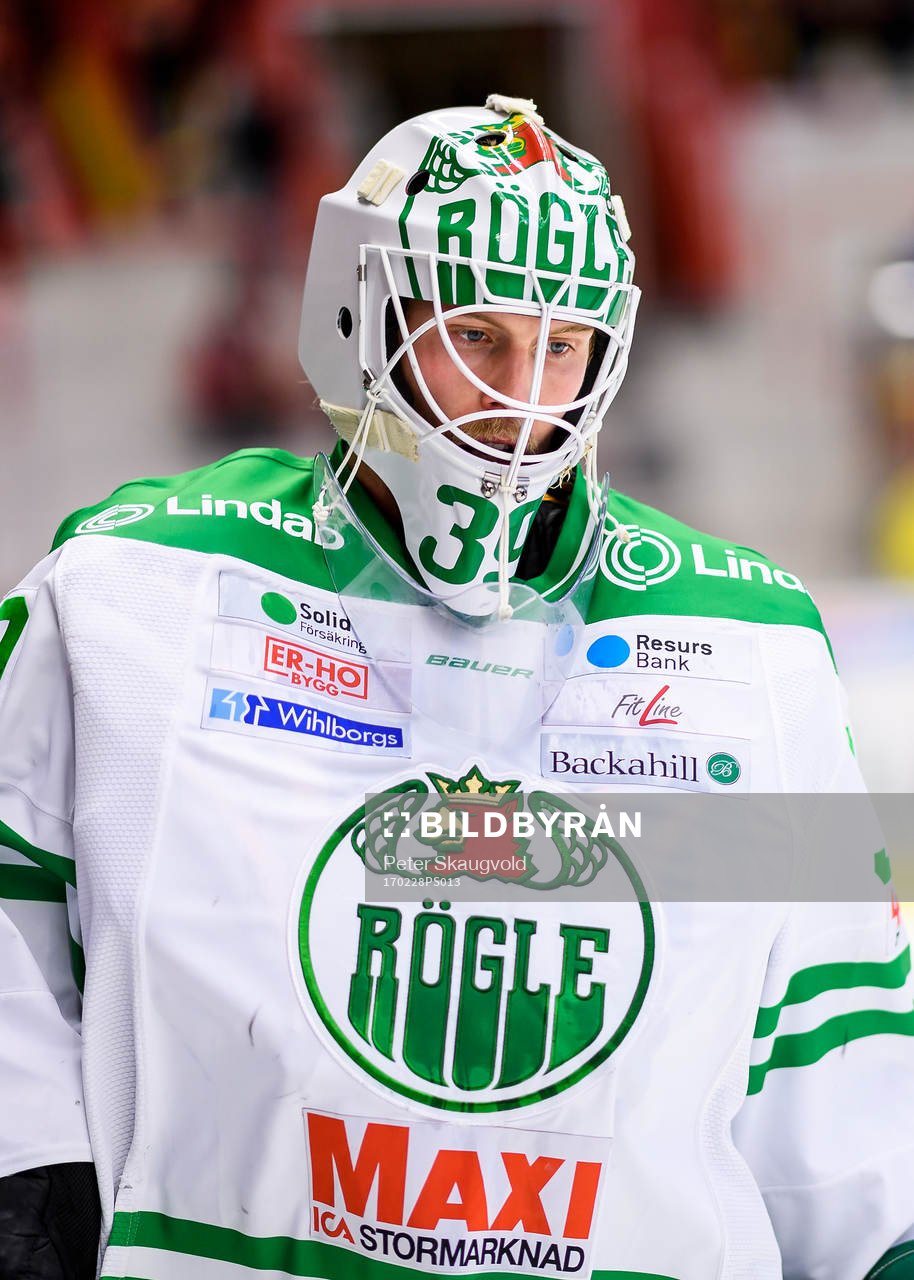 Rögles målvakt Anders Lindbäck på uppvärmningen