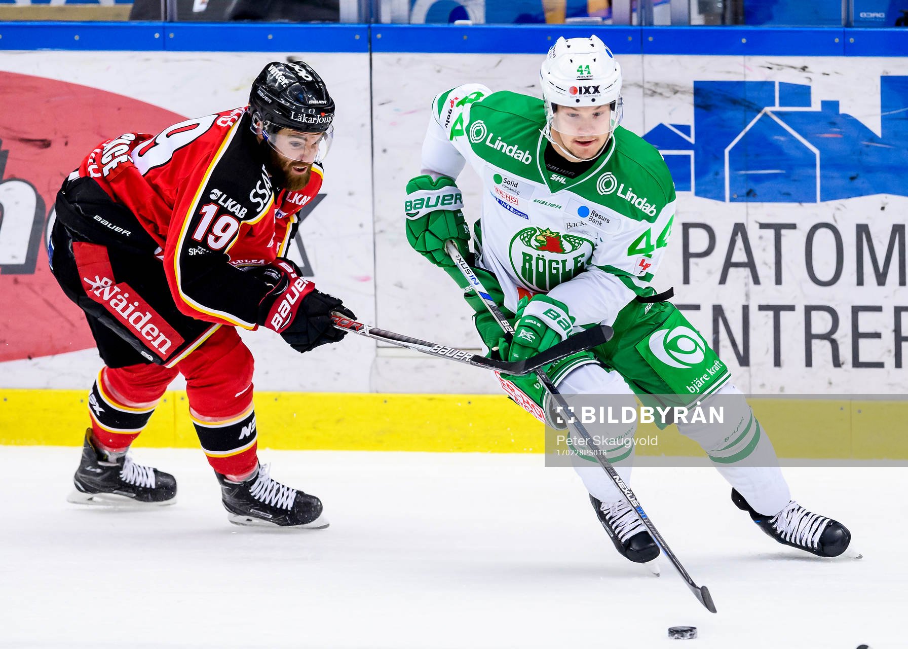 Rögles Matt Fraser jagas av Luleås Jacob Lagacé