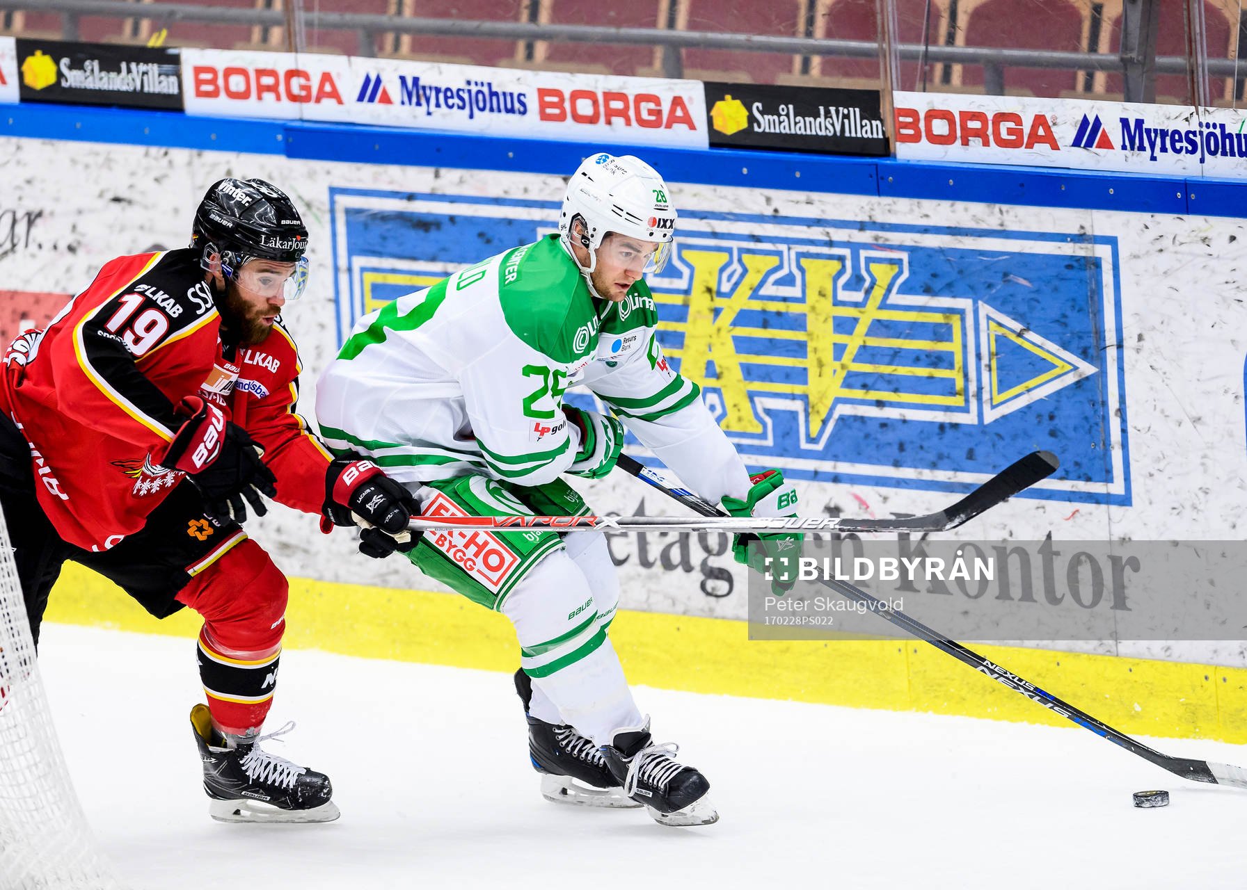 Rögles Ludvig Elvenes jagas av Luleås Jacob Lagacé