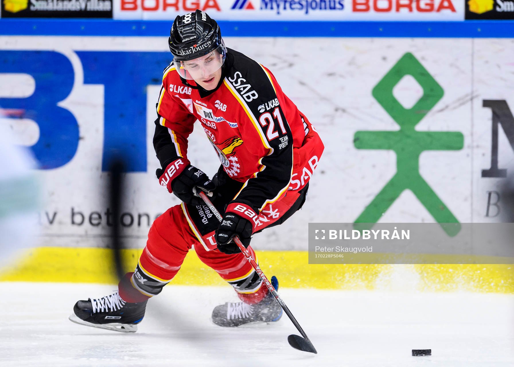 Luleås Bill Sweatt med pucken