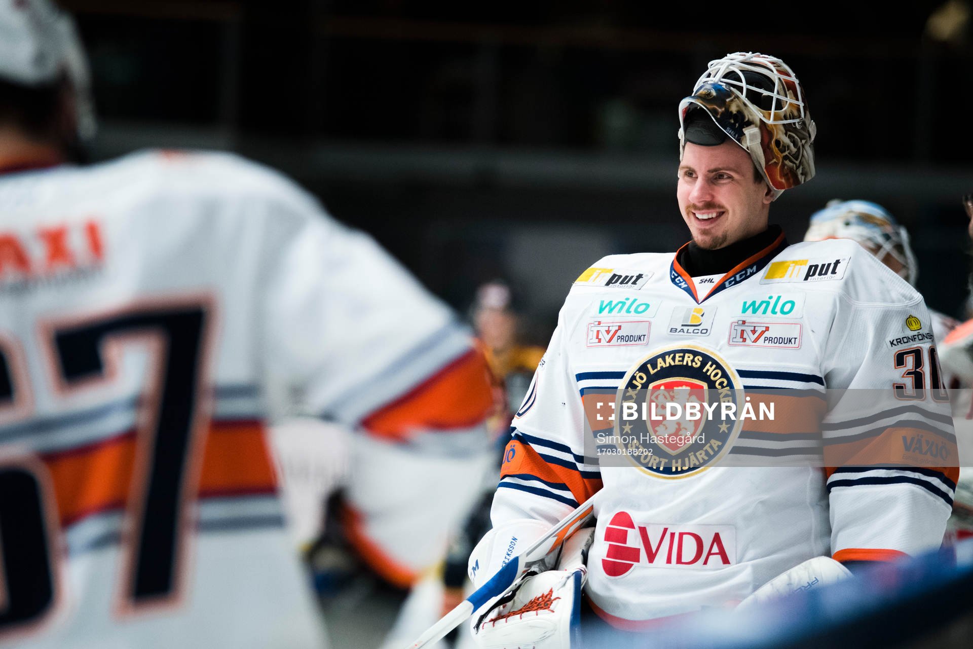 Växjös målvakt Joacim Eriksson före ishockeymatchen i