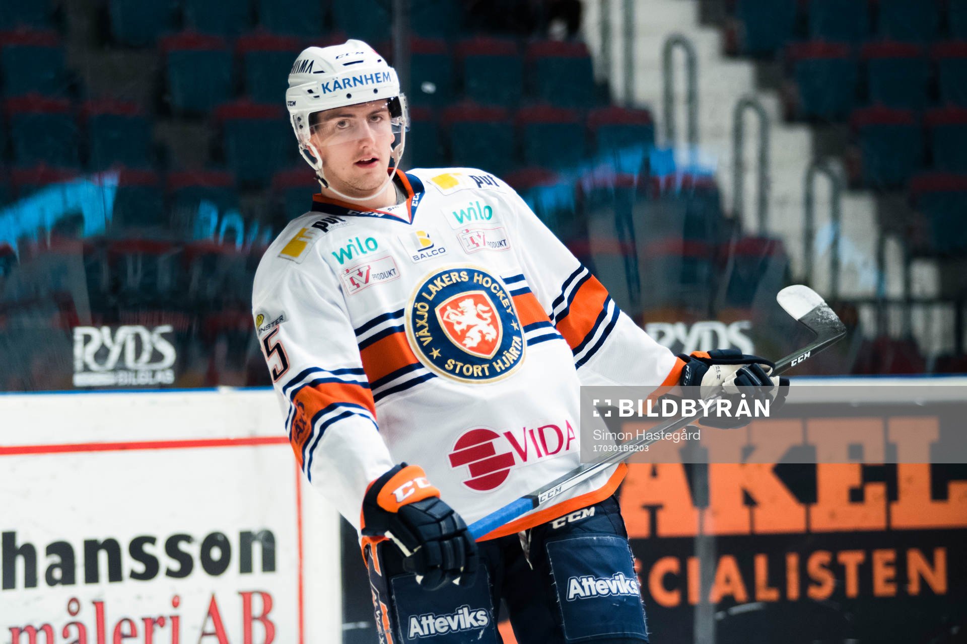 Växjös Philip Holm före ishockeymatchen i SHL mellan