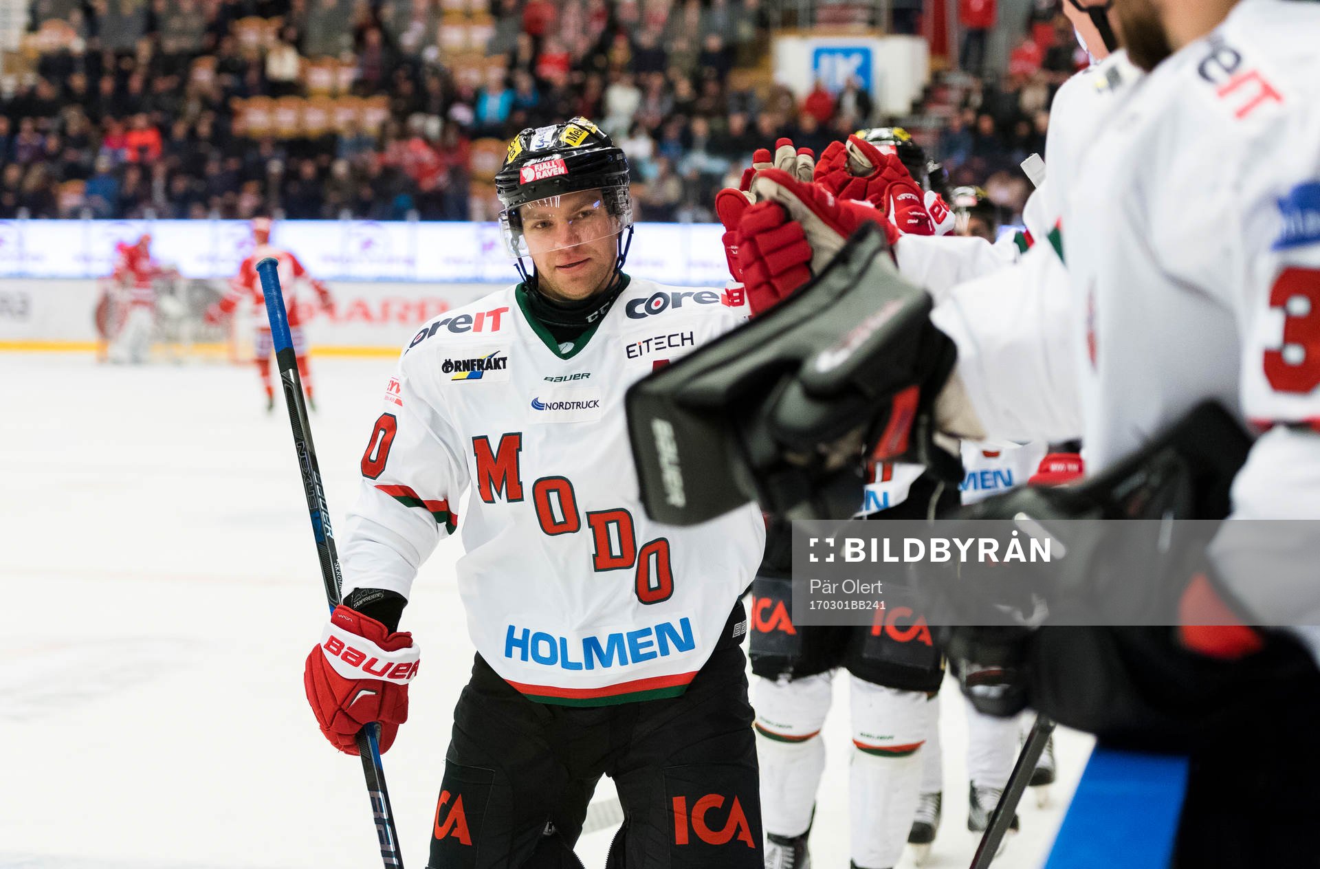Modos Per-Åge Skröder jublar