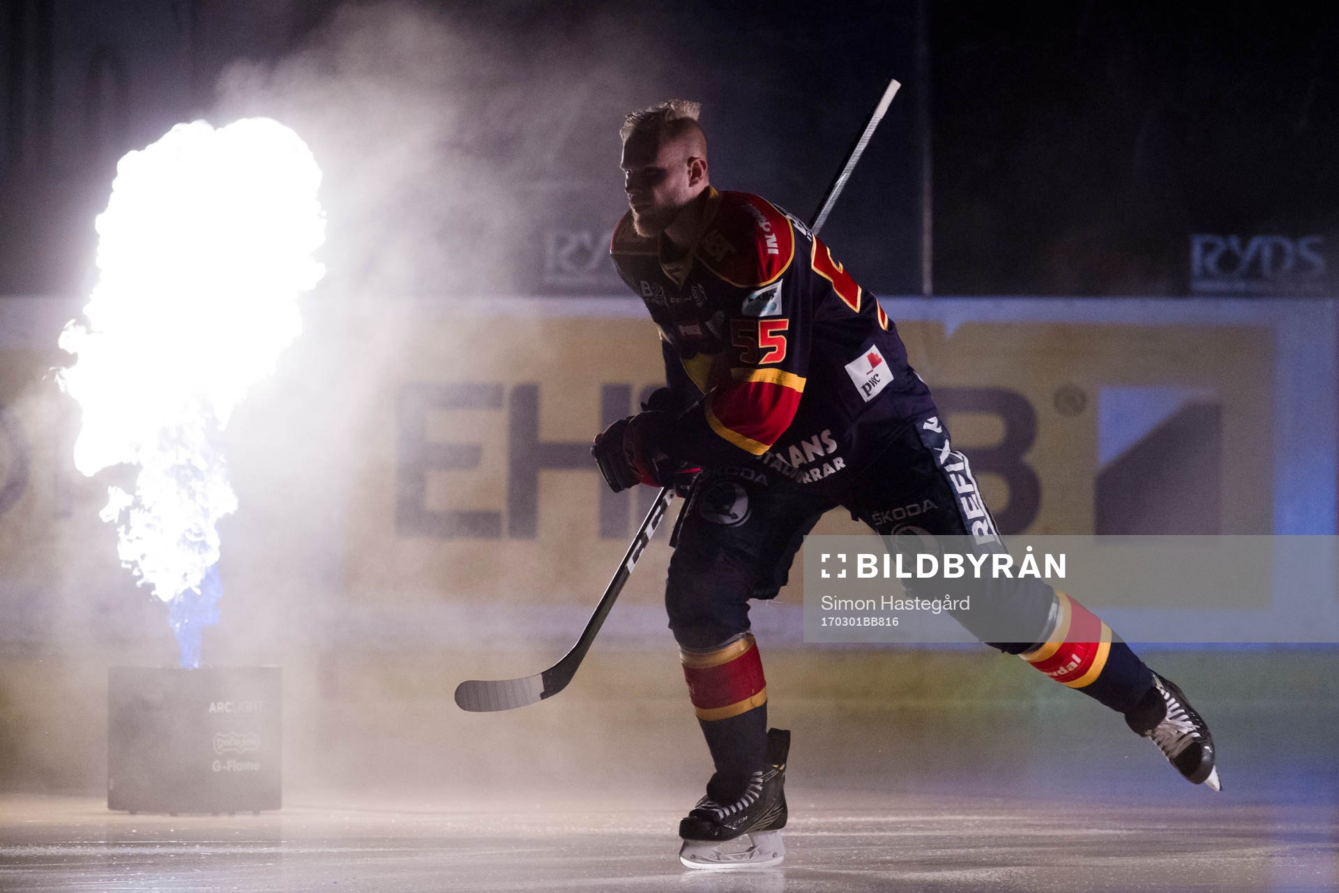 Djurgårdens Alexander Urbom före ishockeymatchen i SHL
