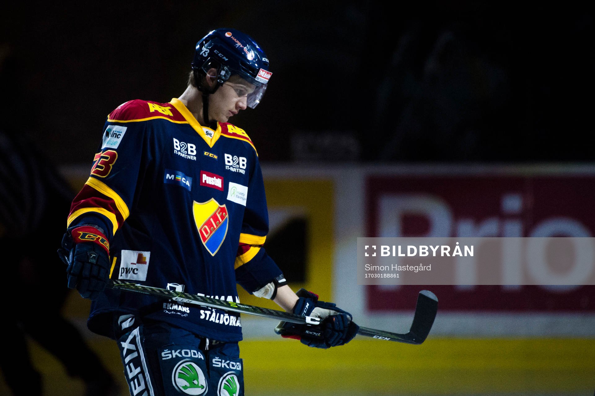 Djurgårdens Adam Ollas Mattsson före ishockeymatchen i