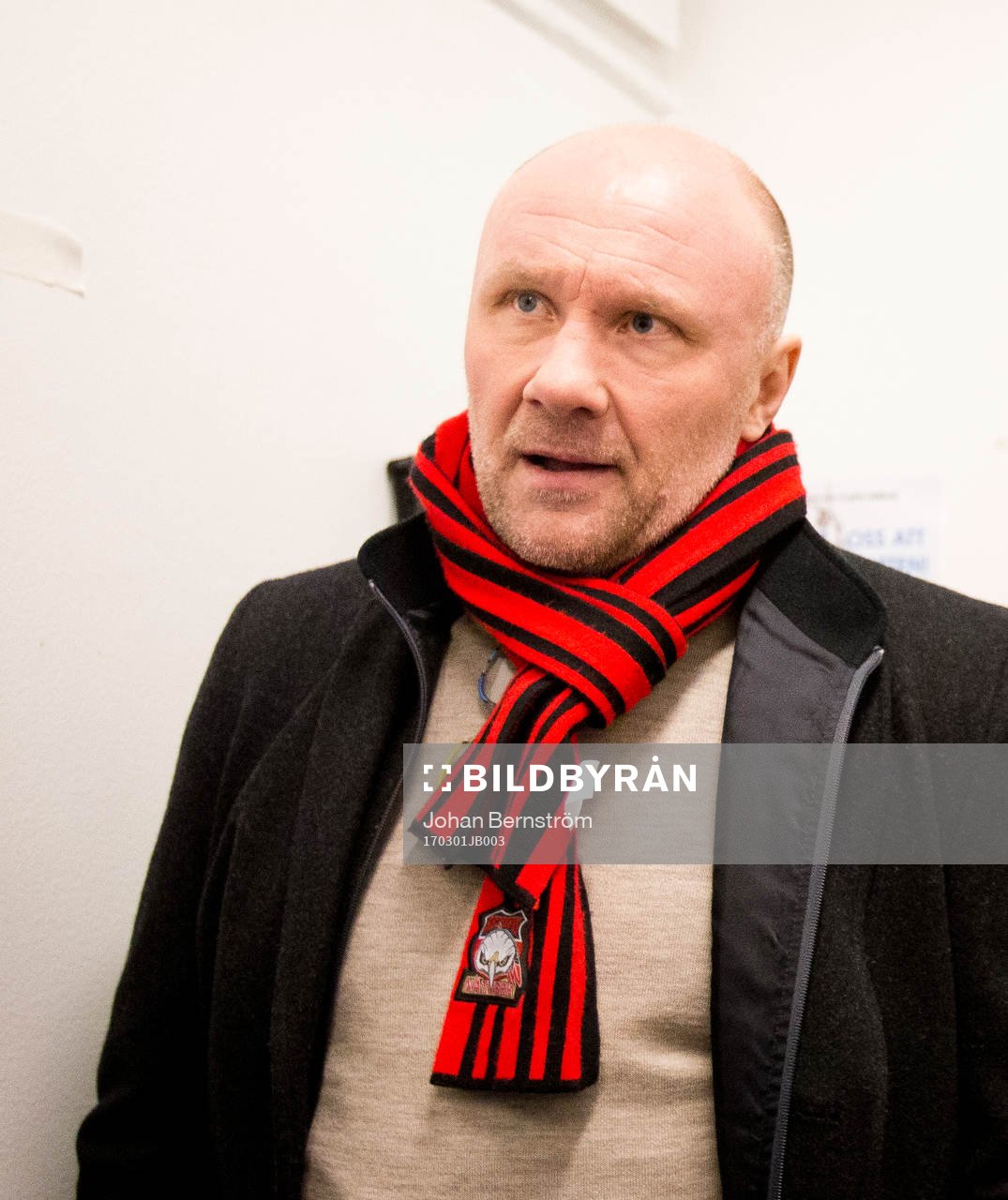 Malmö Redhawks tränare Peter Andersson blir intervjuad