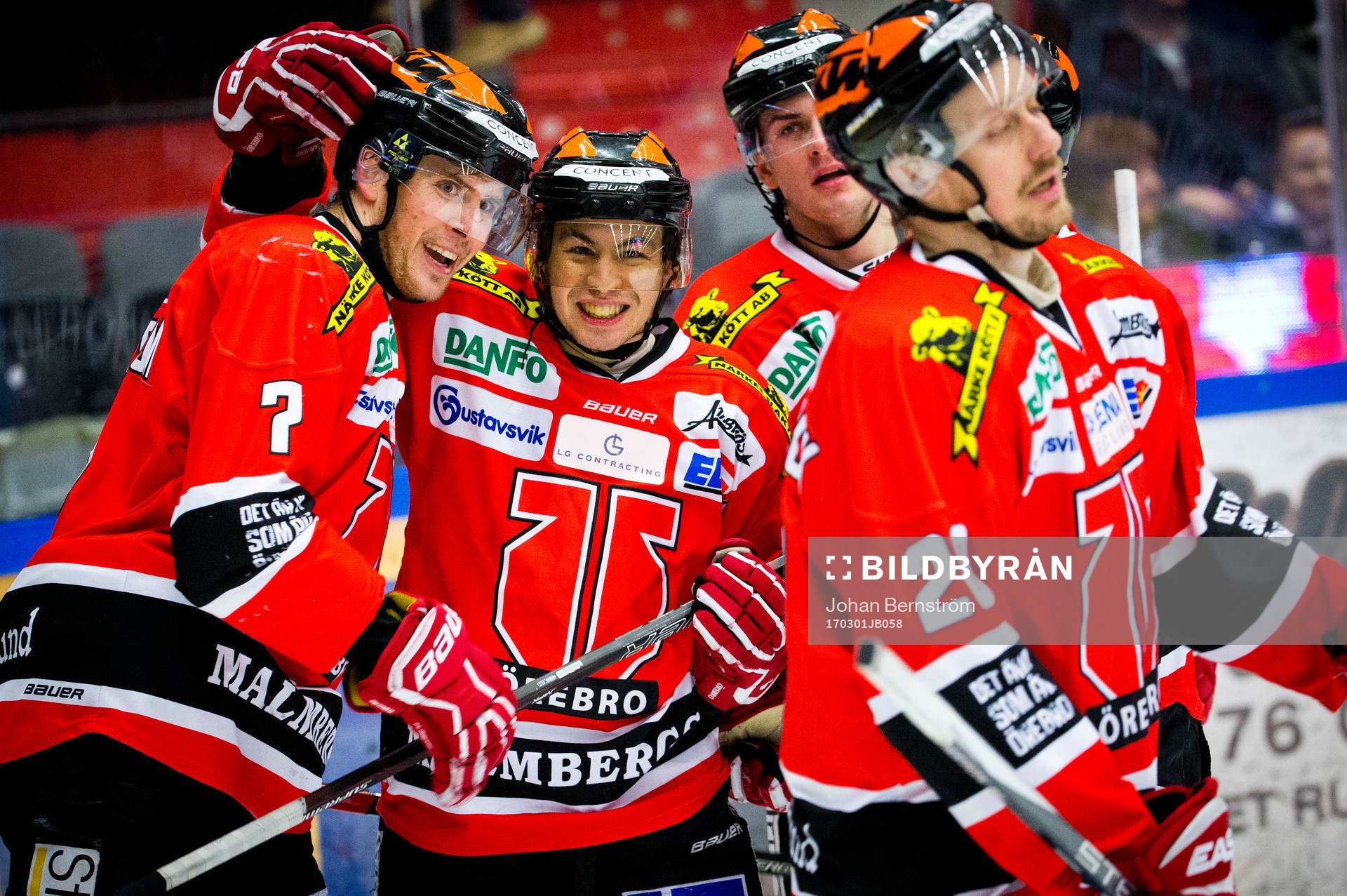 Örebros Greg Squires gör 1-1 och jublar
