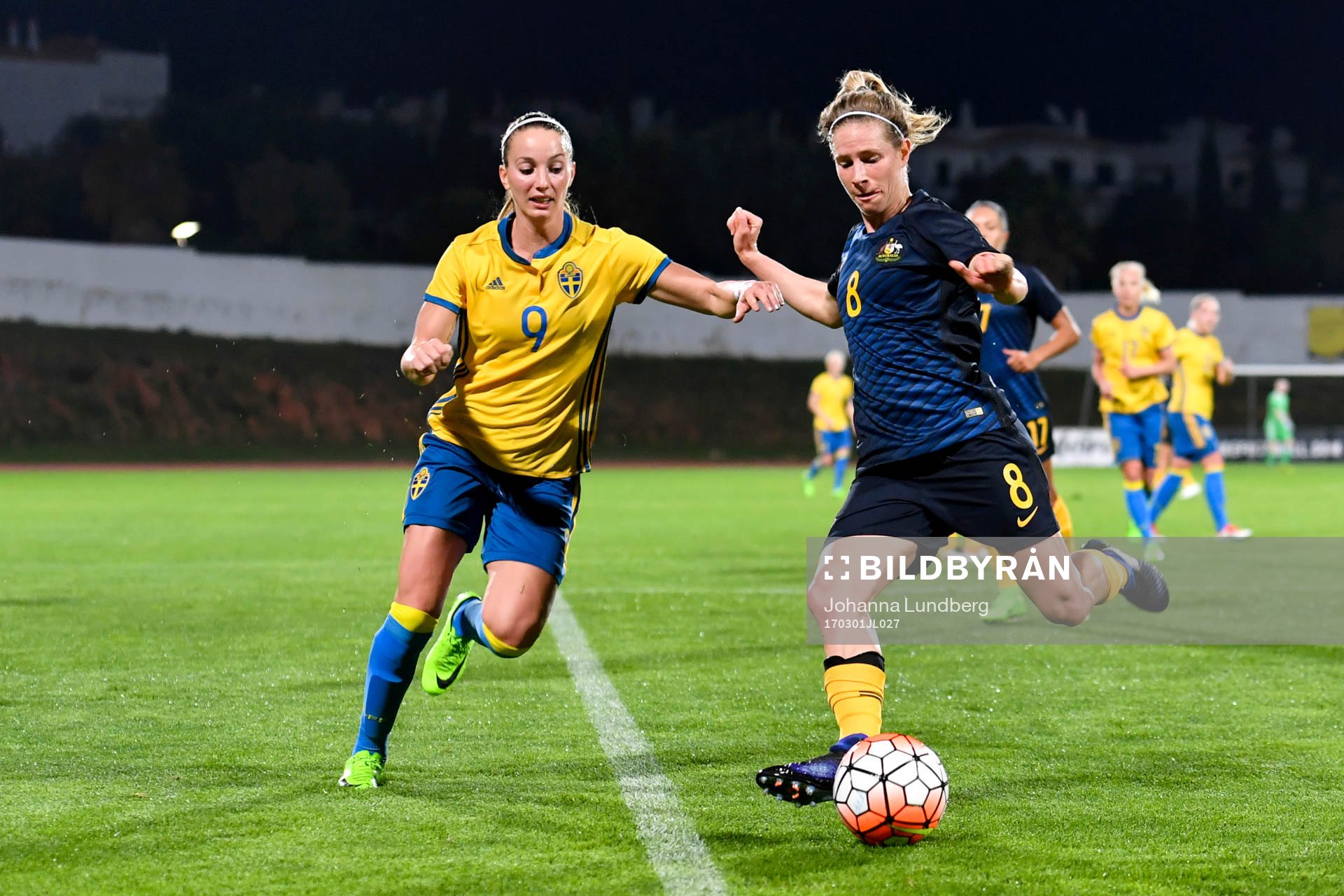 Sveriges Kosovare Asllani och Australiens Elise