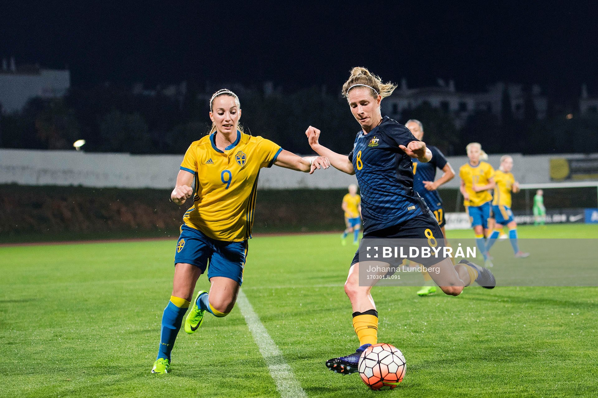 Sveriges Kosovare Asllani och Australiens Elise