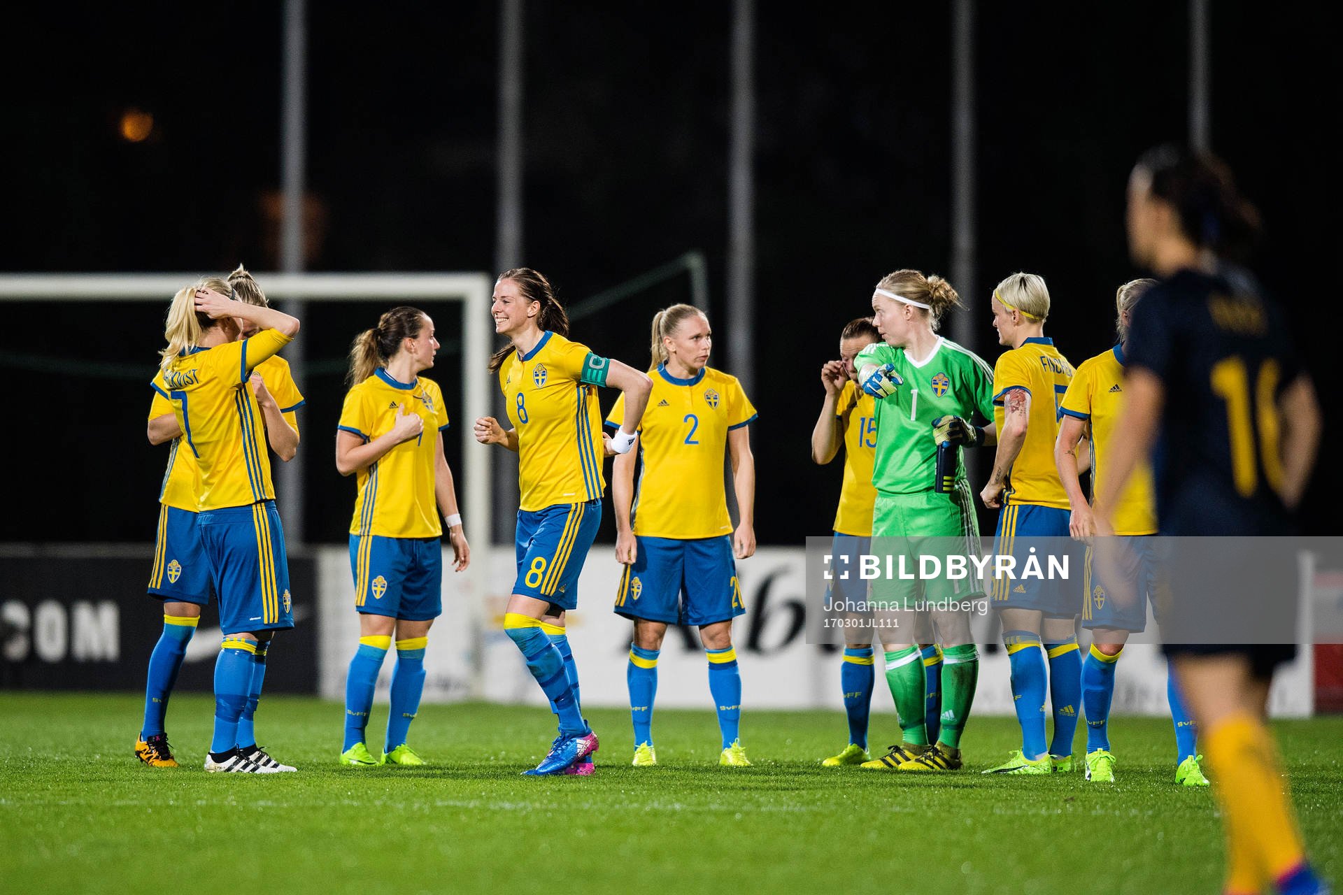 Sveriges Lotta Schelin, Jonna Andersson och målvakt Hedvig