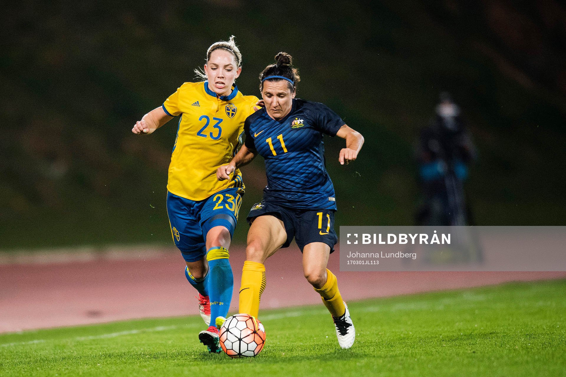 Sveriges Elin Rubensson och Australiens Lisa De Vanna