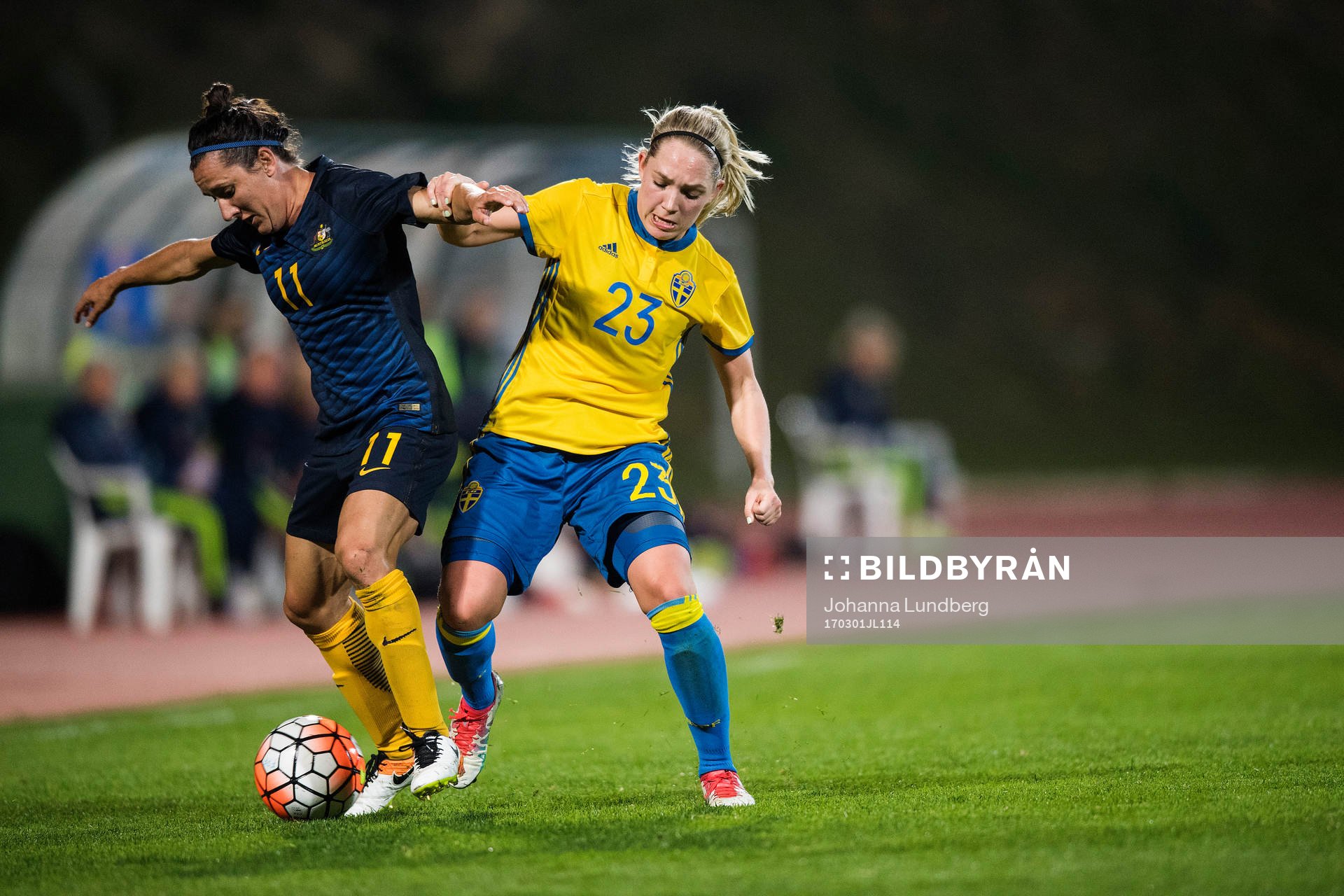 Sveriges Elin Rubensson och Australiens Lisa De Vanna