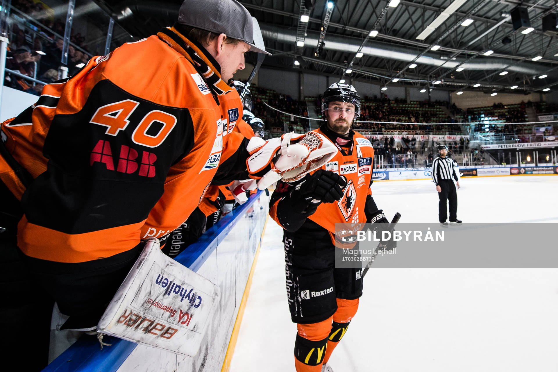 Karlskronas Mattias Karlsson  och Karlskronas målvakt