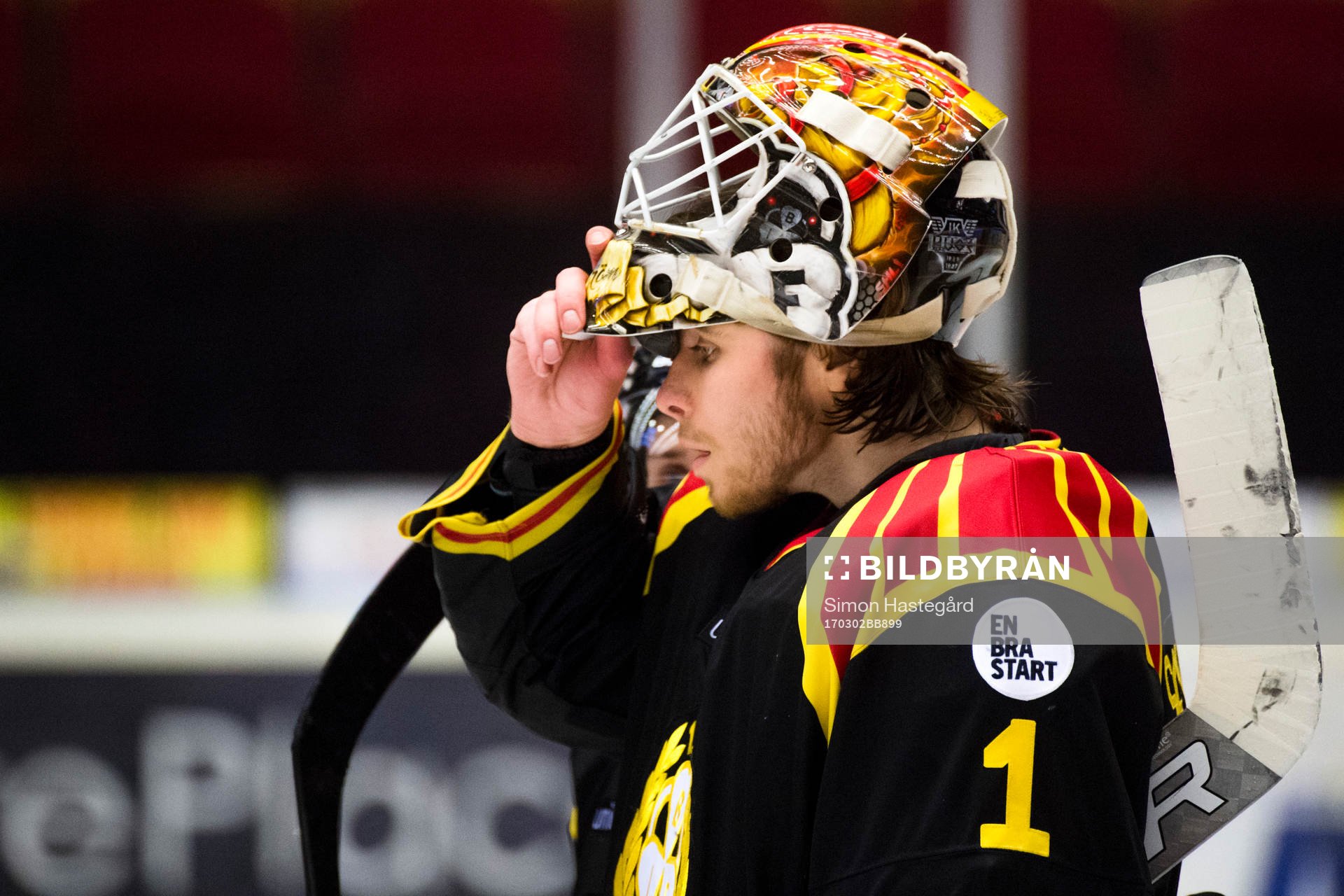 Brynäs målvakt Felix Sandström deppar