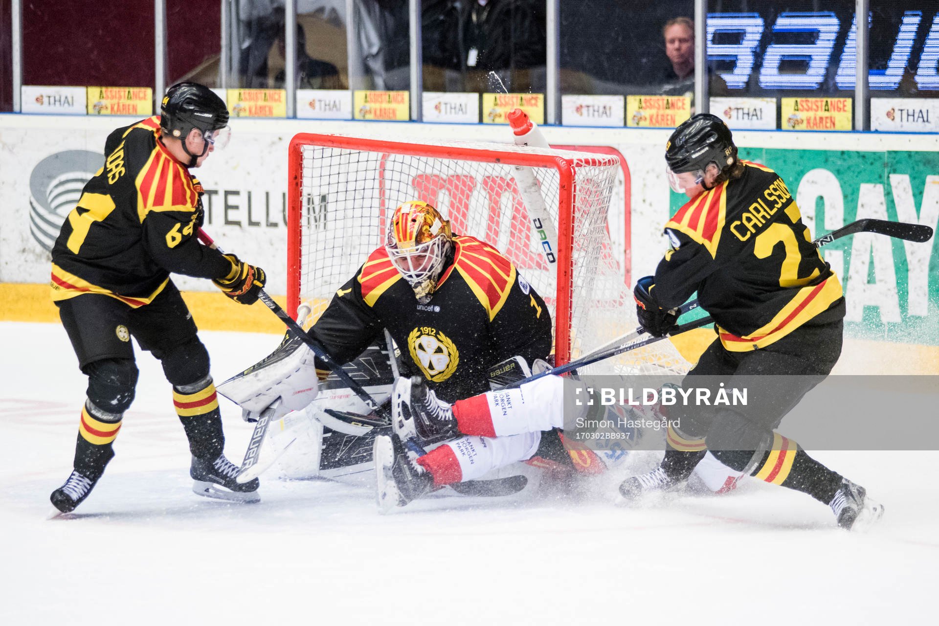 Brynäs Jonathan Pudas och Lucas Carlsson försvarar mot