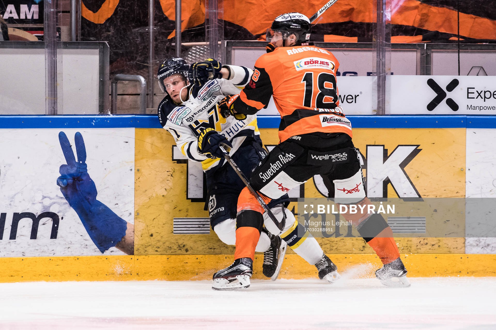 s Mattias Tedenby i närkamp
