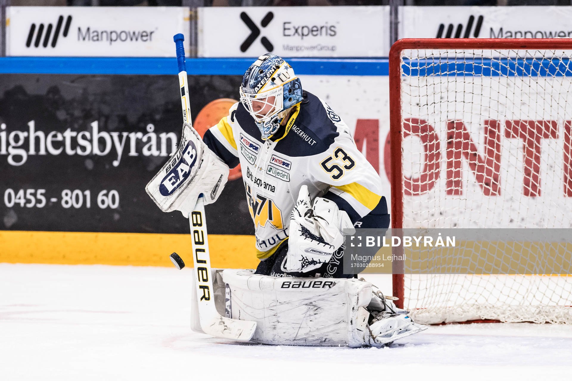 s målvakt Fredrik Pettersson-Wentzel räddar