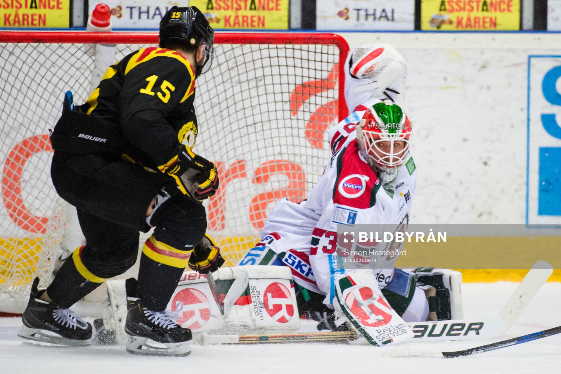 Brynäs Simon Bertilsson med målchans på Frölundas