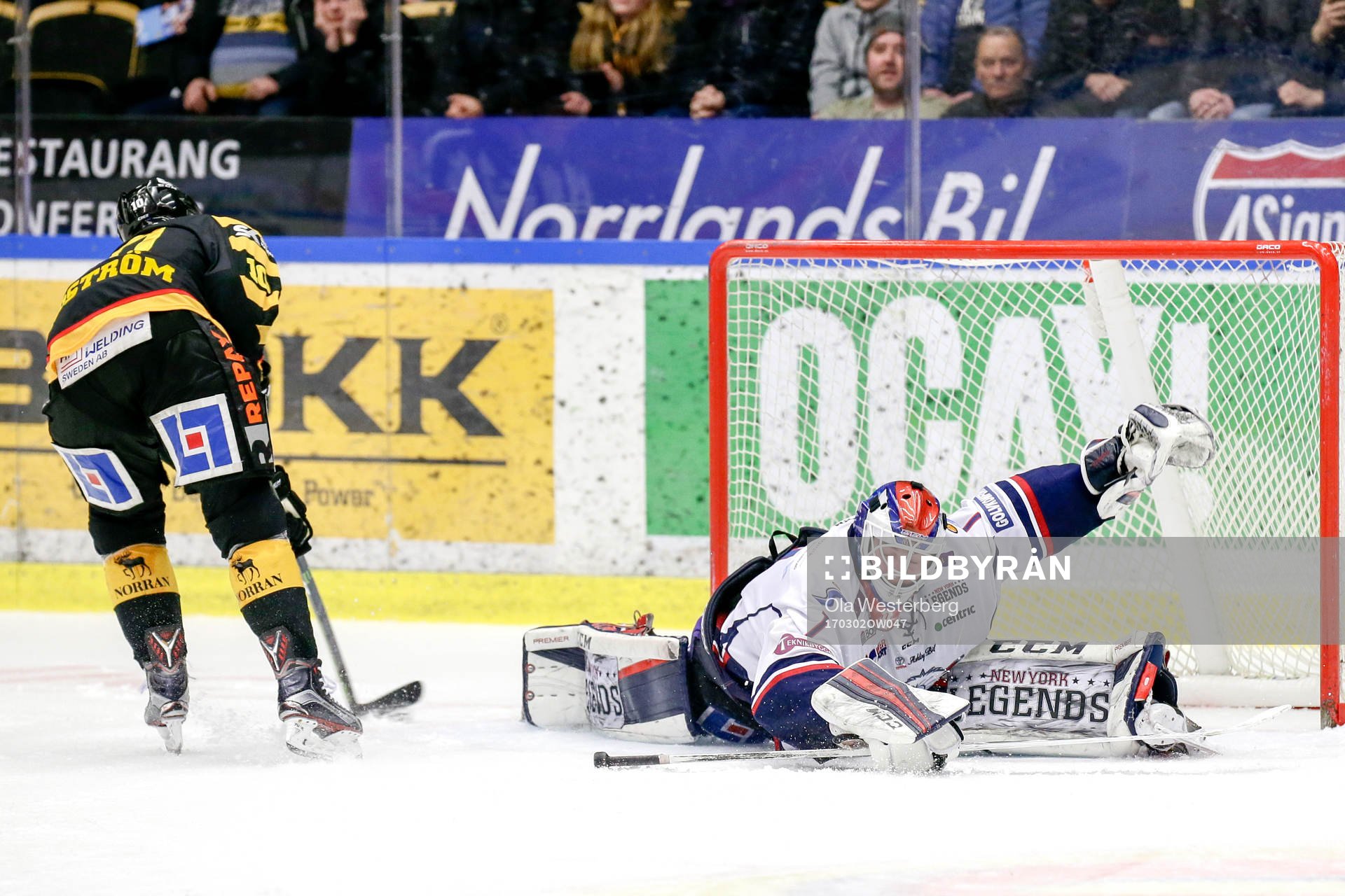 Skellefteås Joakim Lindström gör 1-0 på straff bakom