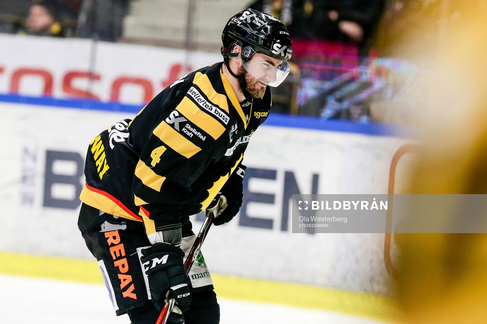 Skellefteås Bud Holloway grinar illa