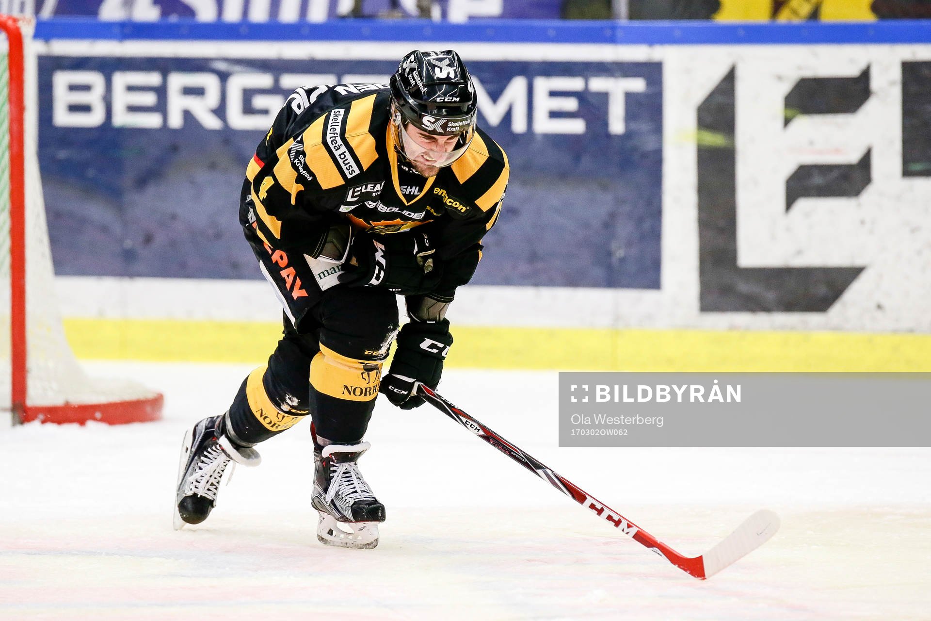 Skellefteås Bud Holloway grinar illa