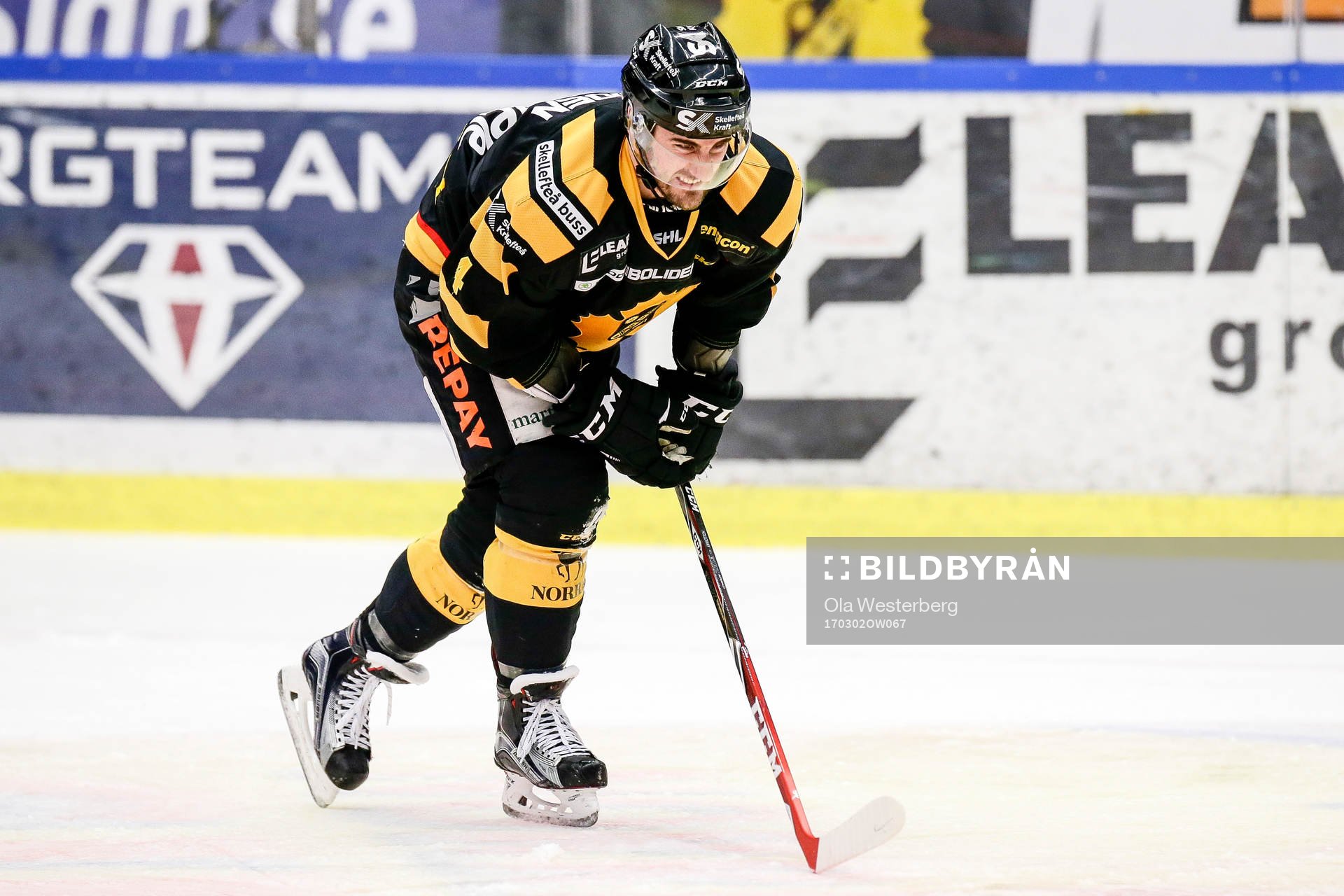 Skellefteås Bud Holloway grinar illa
