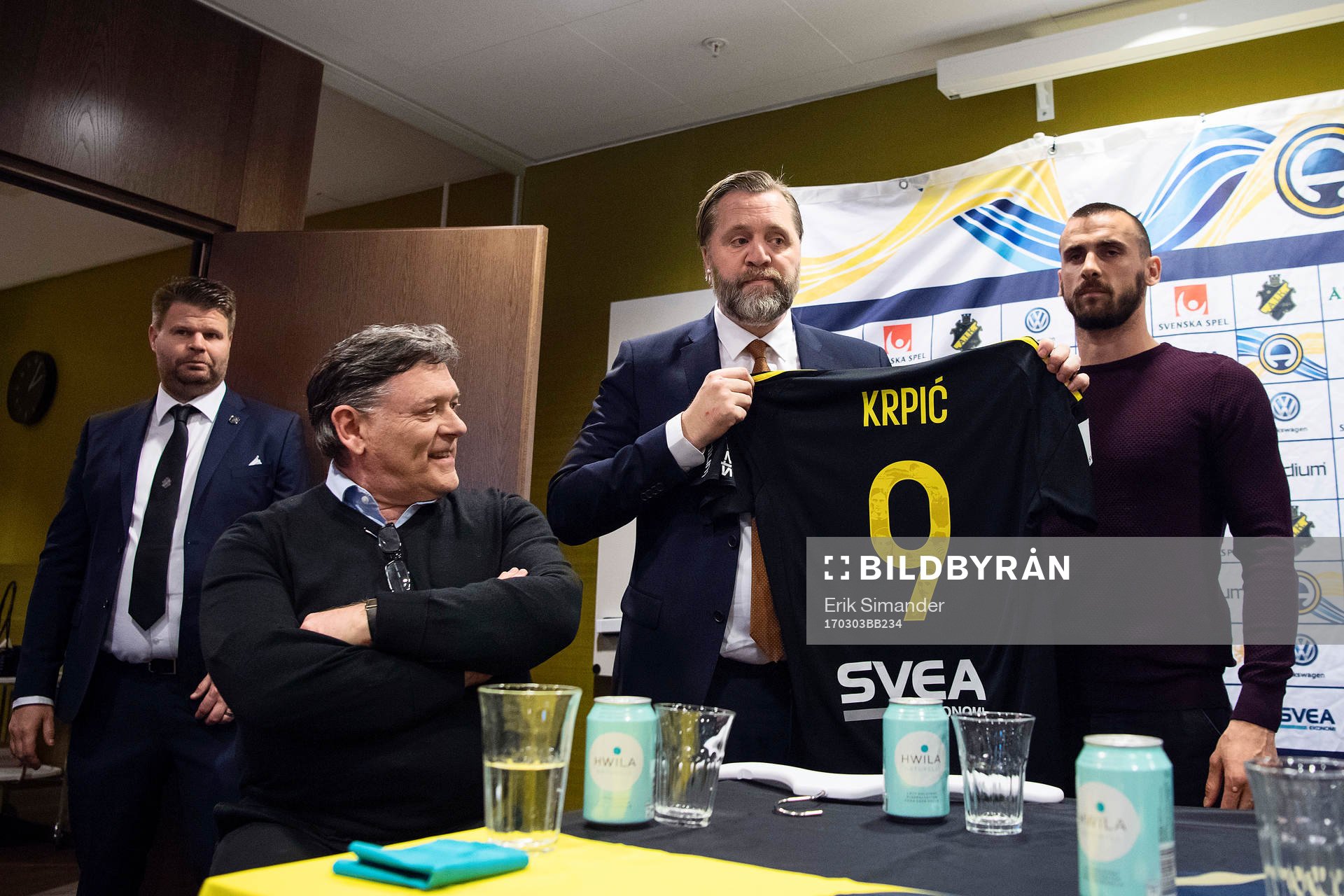 s sportchef Björn Wesström och nya spelaren Sulejman Krpic
