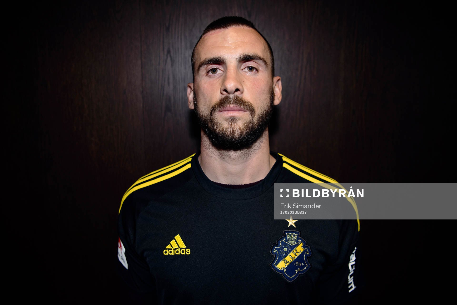 AIK:s nya spelare Sulejman Krpic poserar för ett porträtt under en presskonferens arrangerad av AIK den 3 mars i Stockholm.
