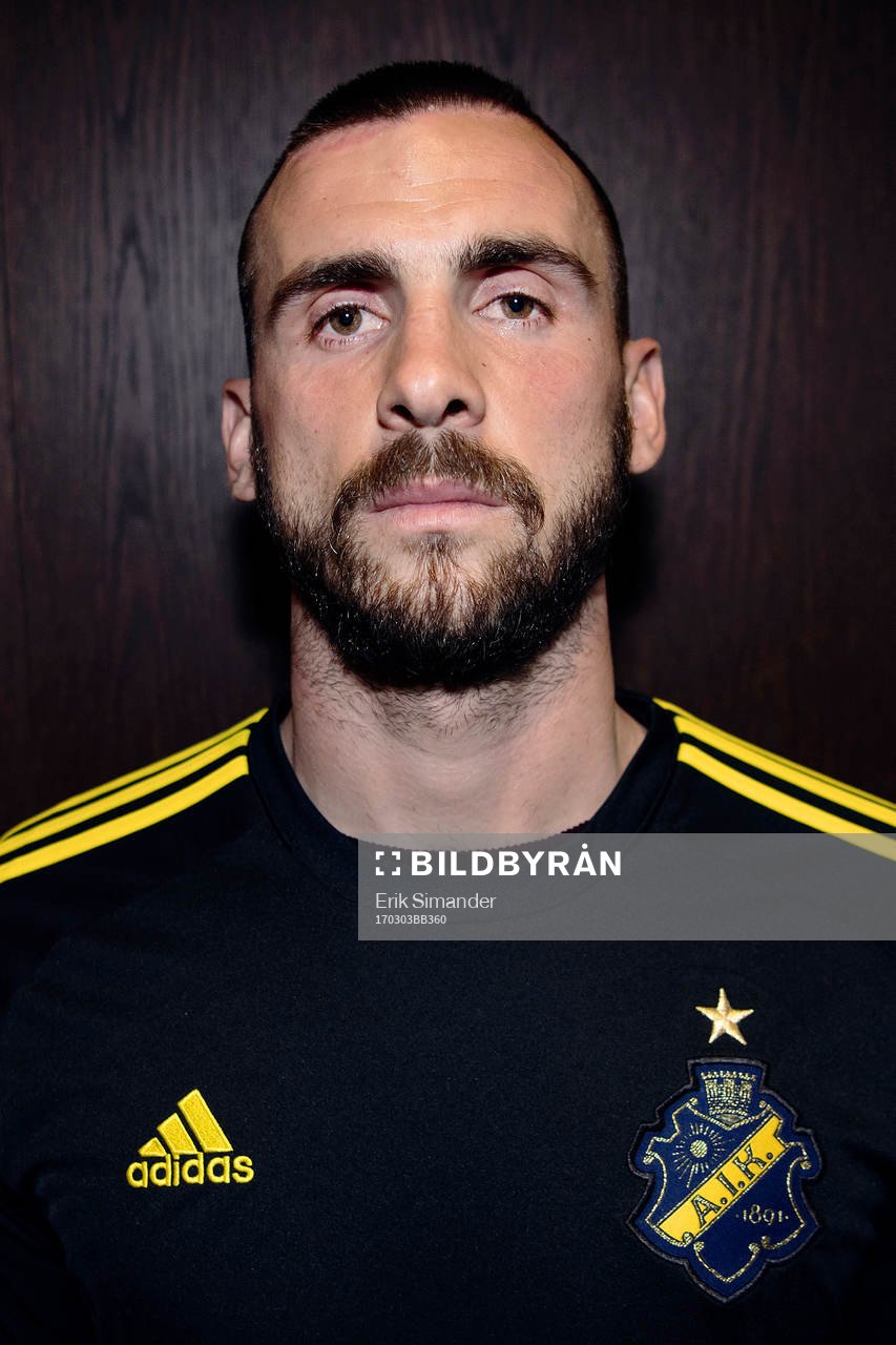 AIK:s nya spelare Sulejman Krpic poserar för ett porträtt under en presskonferens arrangerad av AIK den 3 mars i Stockholm.