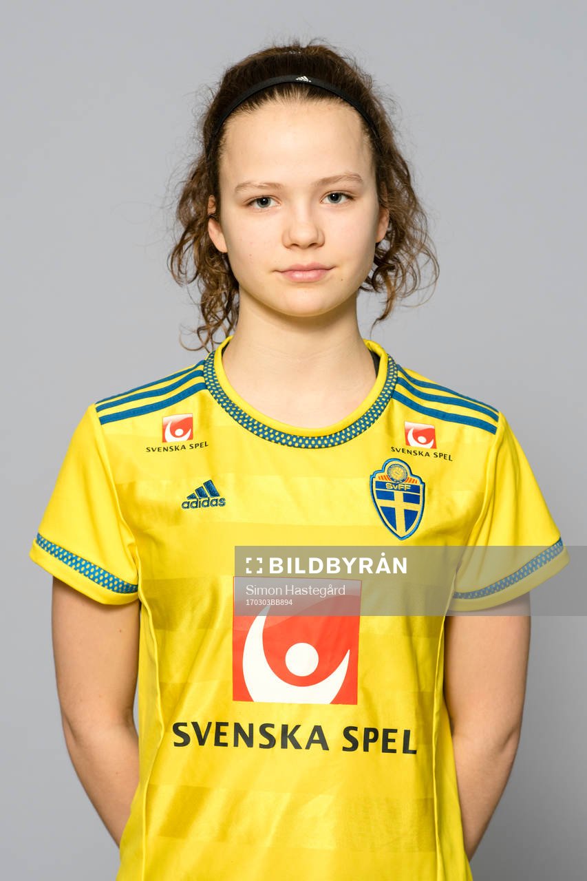 Julia Walentowicz i F16/01-landslaget