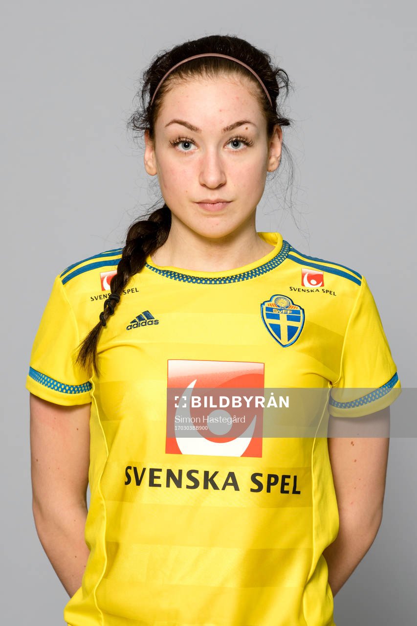 Izabella Bergström i F16/01-landslaget