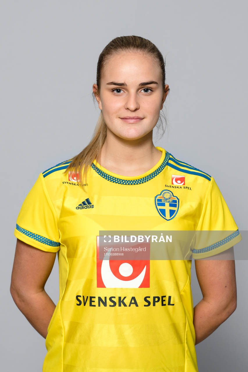 Ella Wallfur Skiljic i F16/01-landslaget